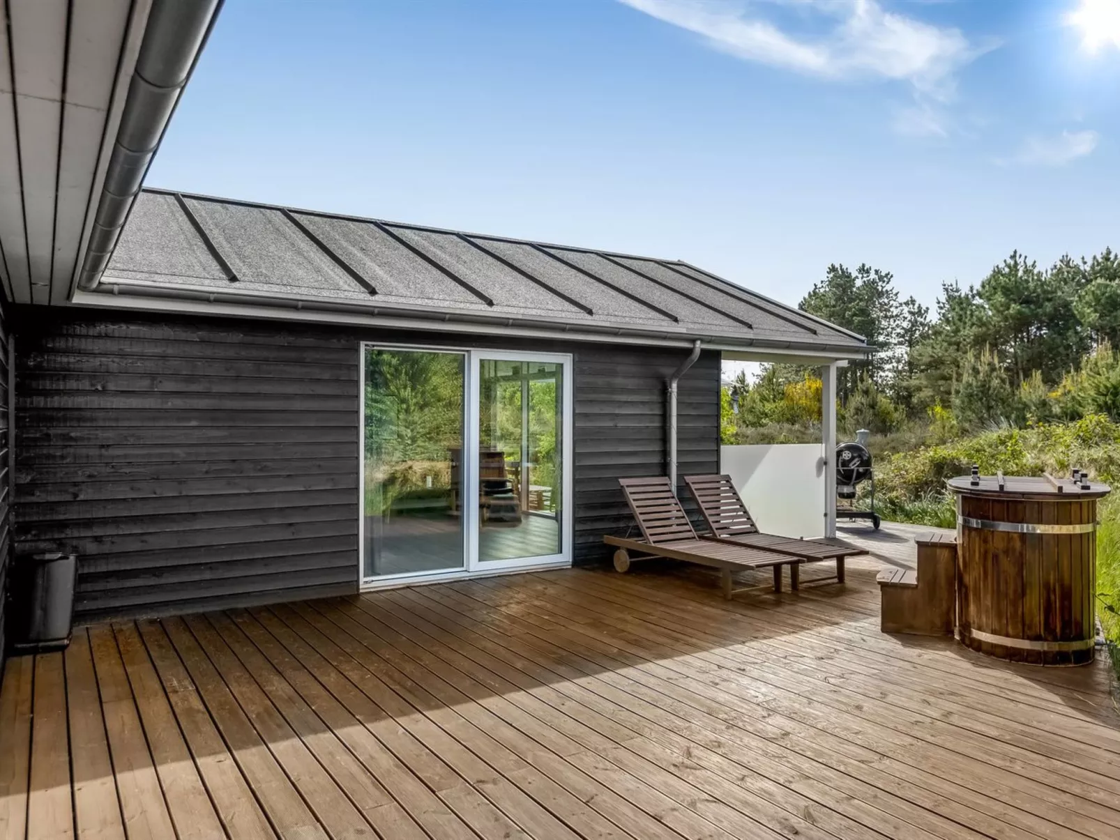 "Minke" - 2.2km from the sea-Outside