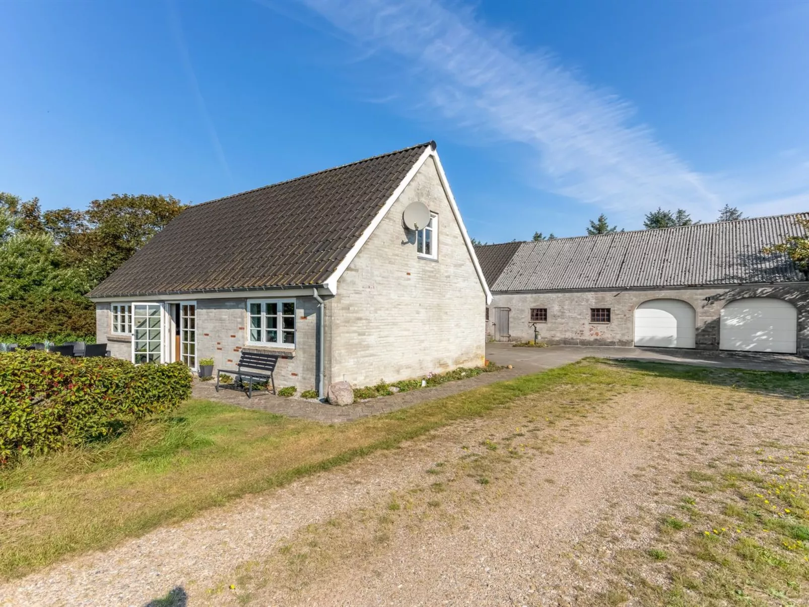 "Merrit" - 4.6km to the fjord-Outside