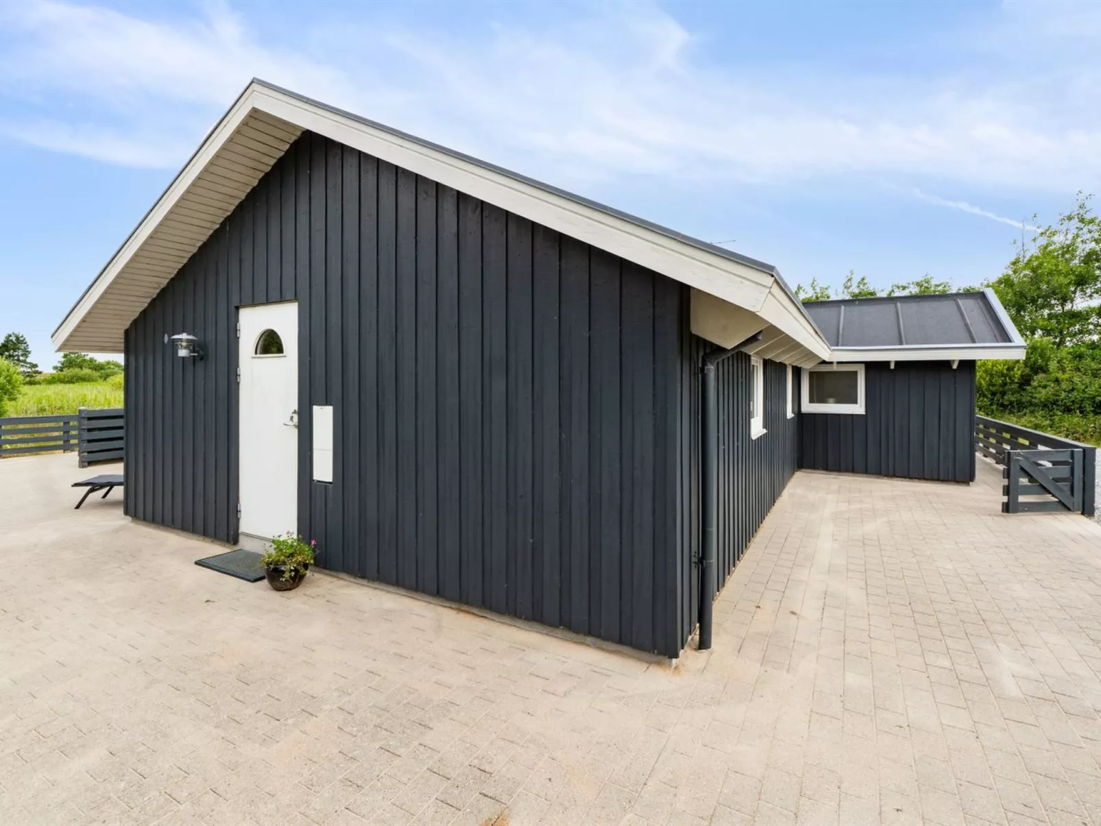 "Spurv" - 1.8km from the sea-Outside