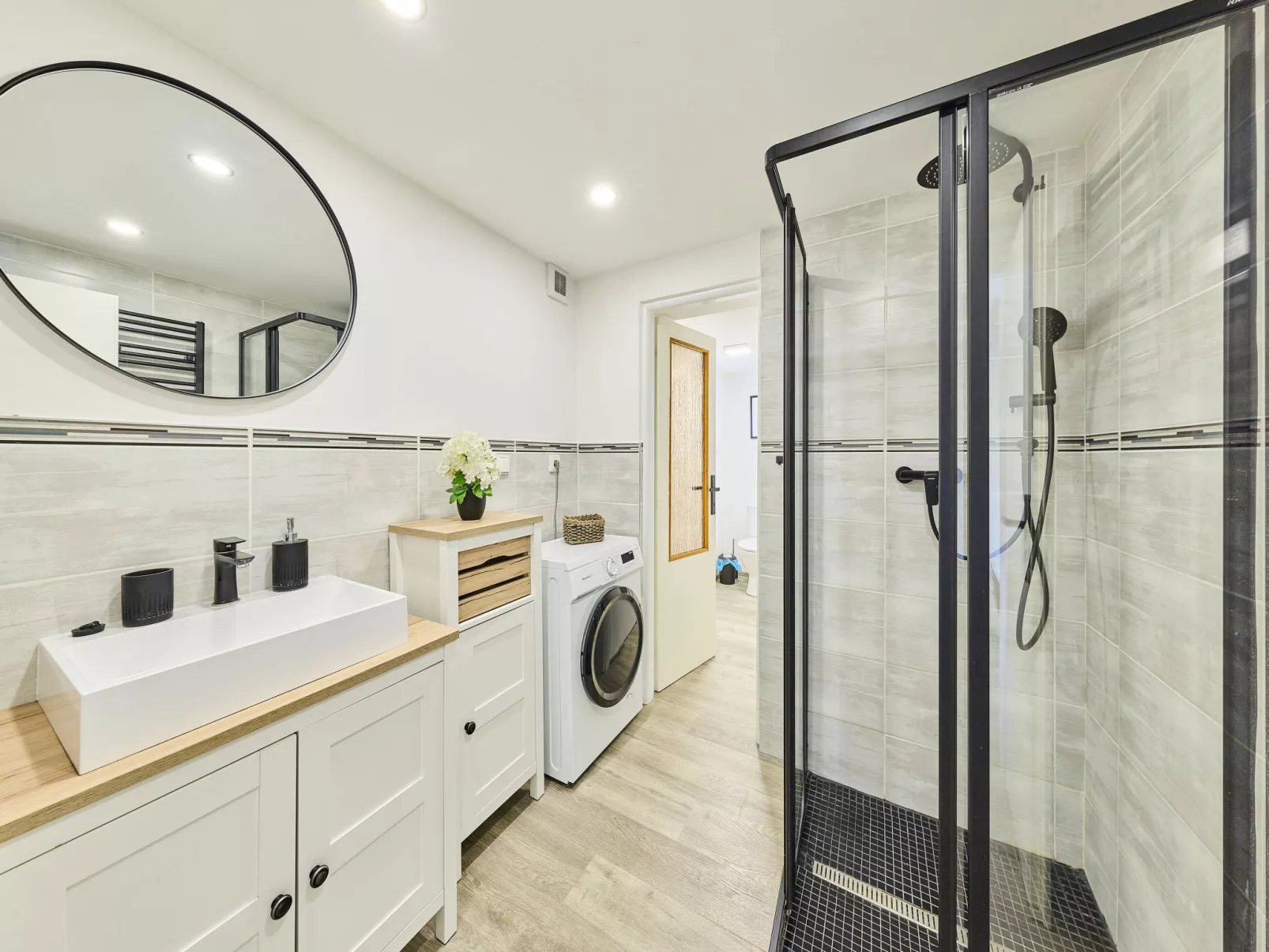 Leisure Lounge & Pool-Inside