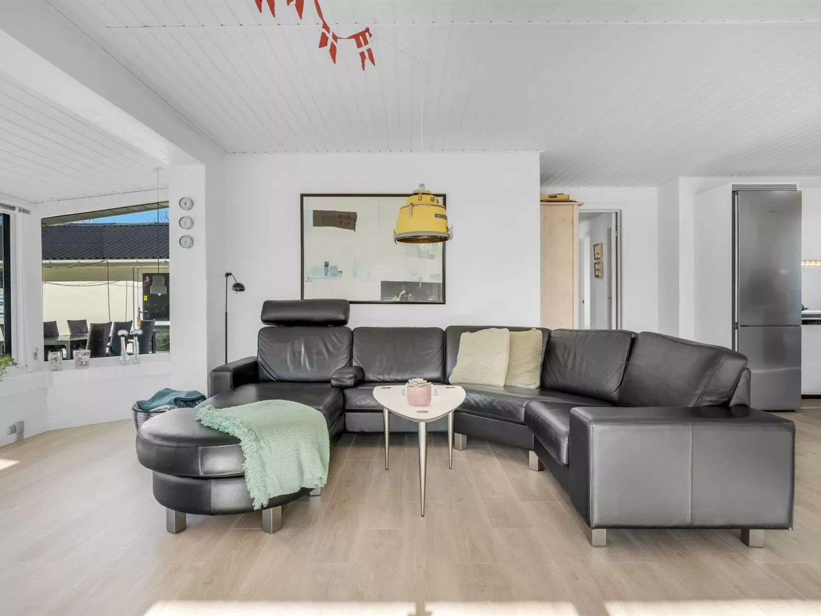 "Ehm" - 600m from the sea-Drinnen