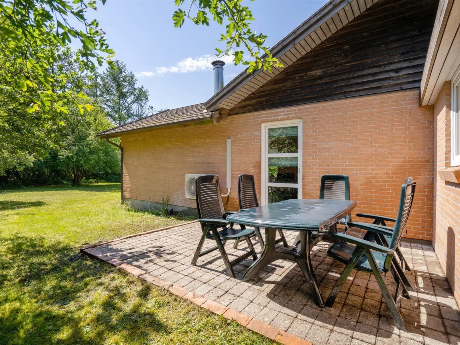 "Tille" - 700m to the fjord-Draußen