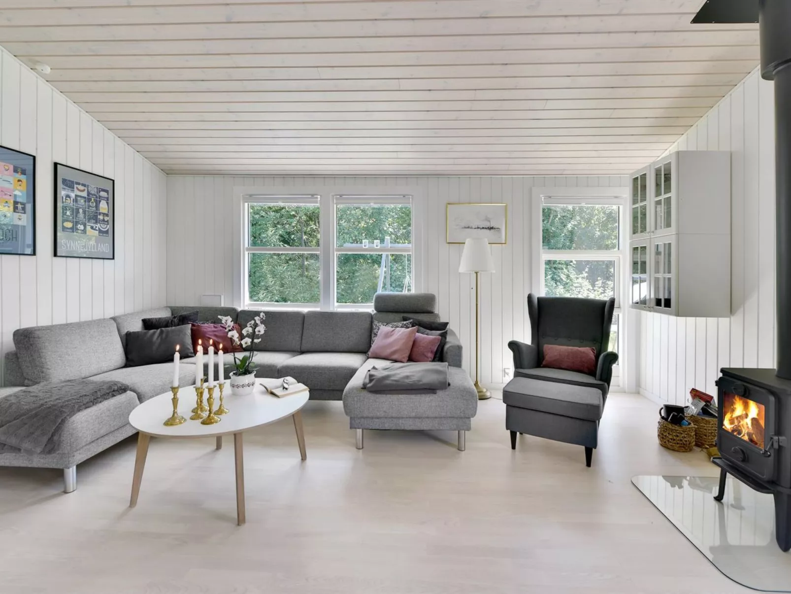 "Brune" - 30km from the sea-Inside