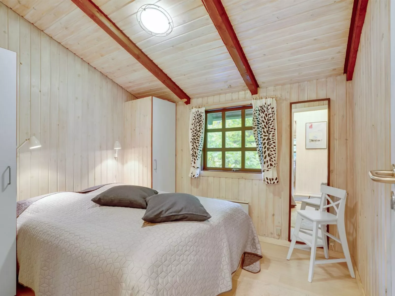 "Gail" - 400m to the fjord-Inside