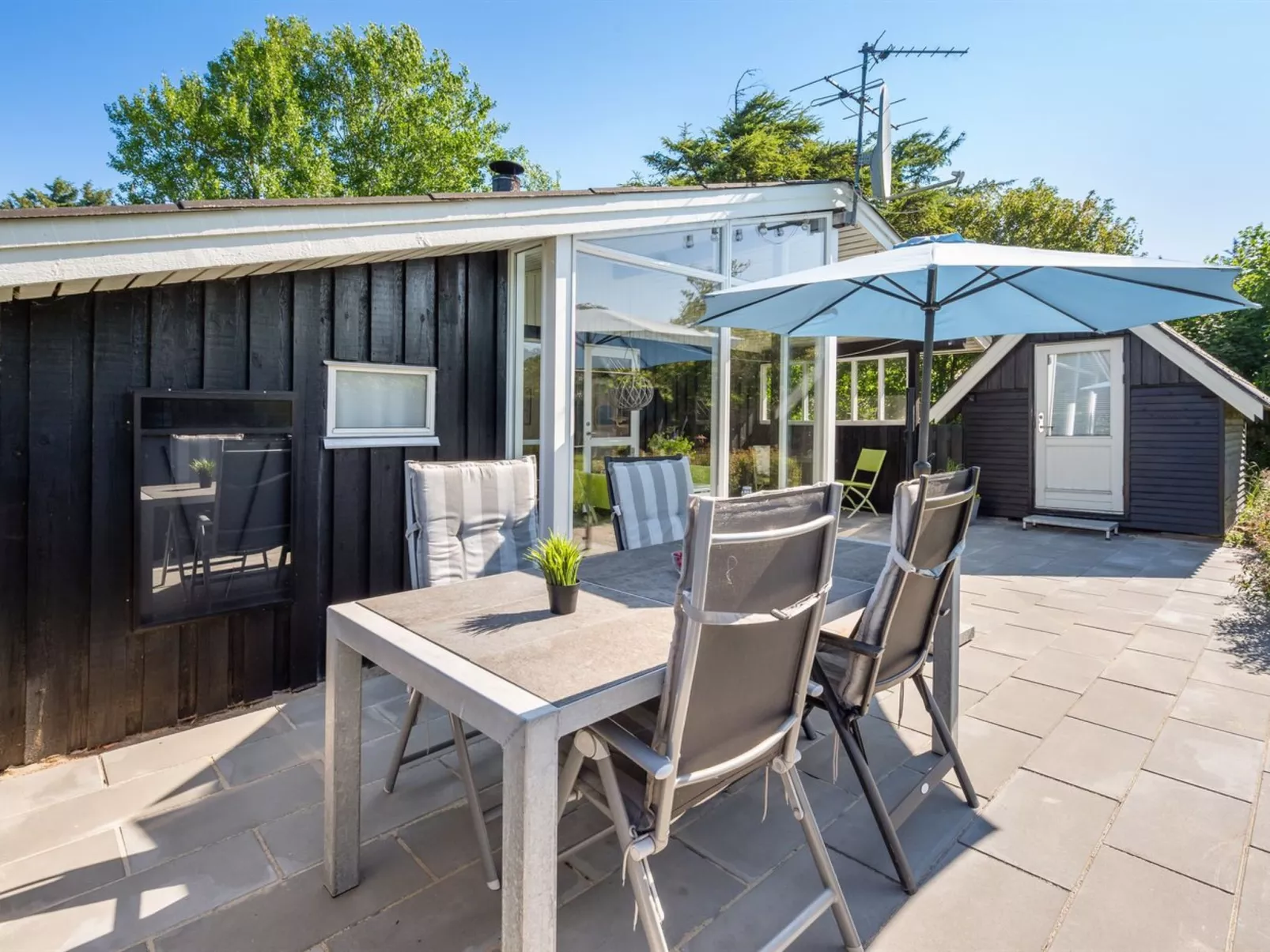 "Raisa" - 200m to the fjord-Outside