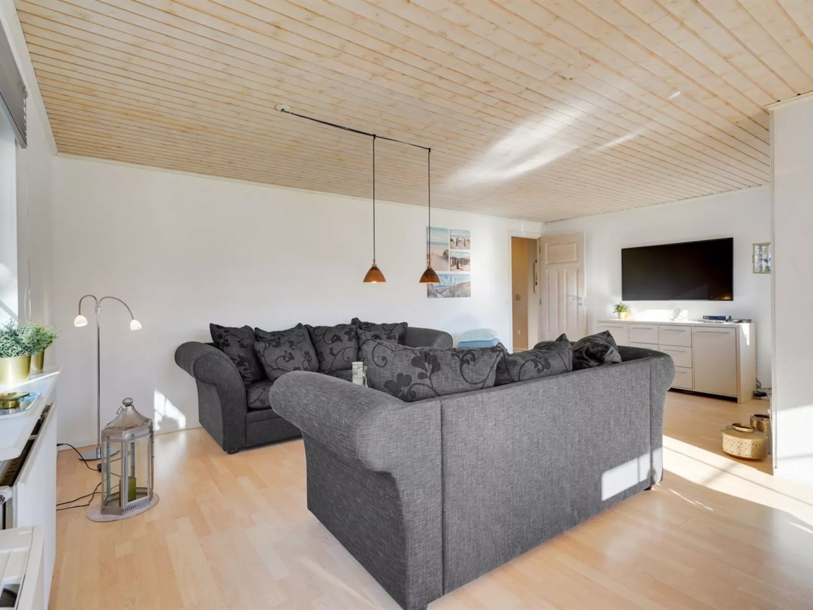 "Harrieth" - 16km from the sea-Drinnen