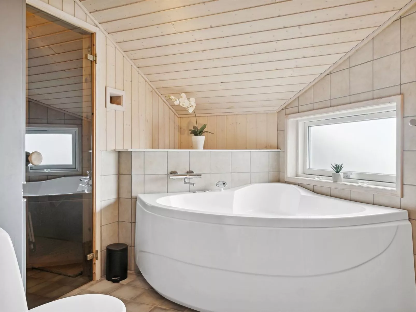 "Swanhild" - 900m from the sea-Inside