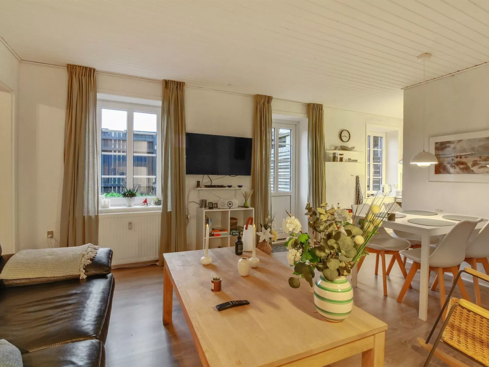 "Ingert" - 250m from the sea-Drinnen