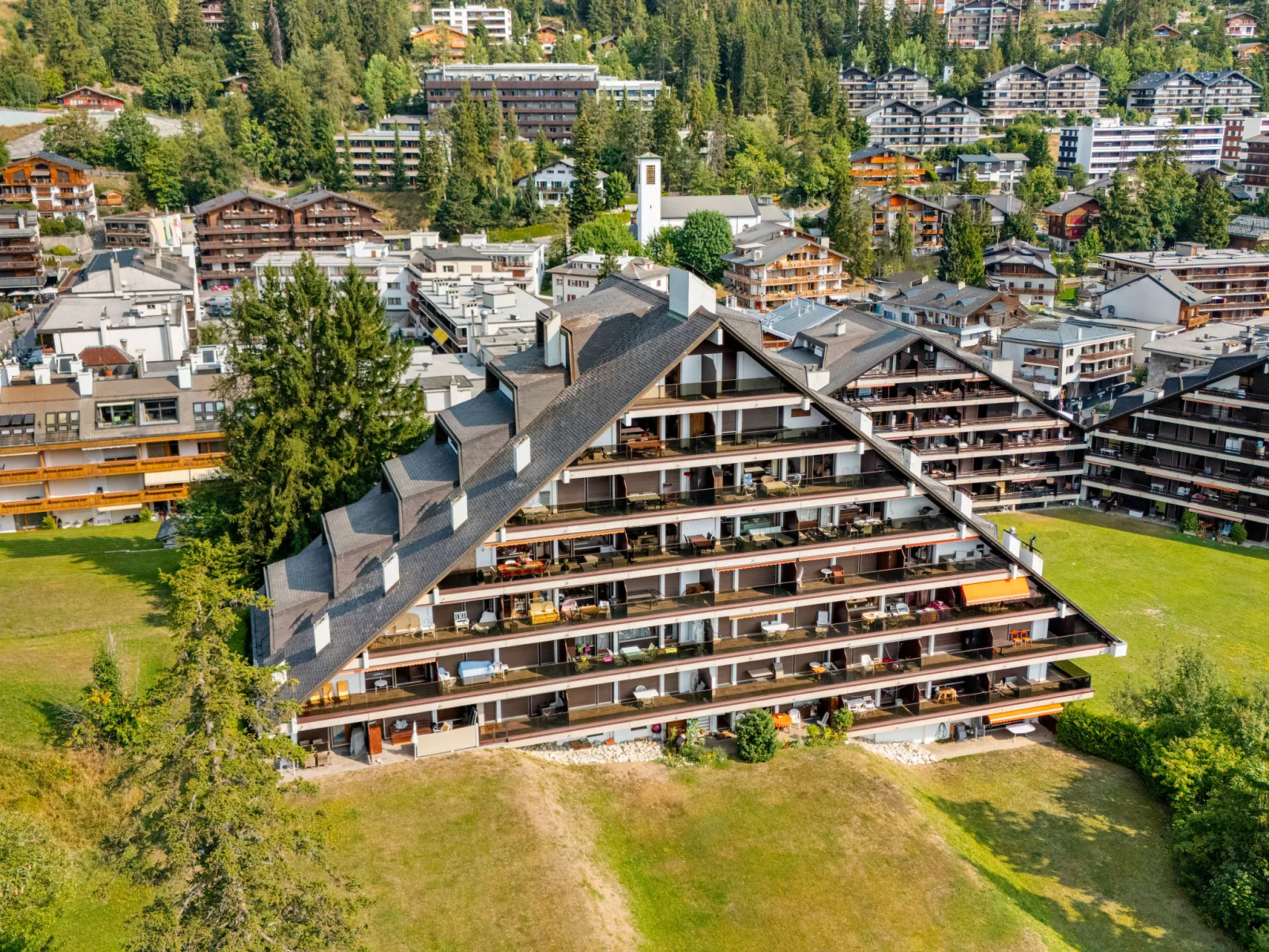 Victoria C 8-Outside