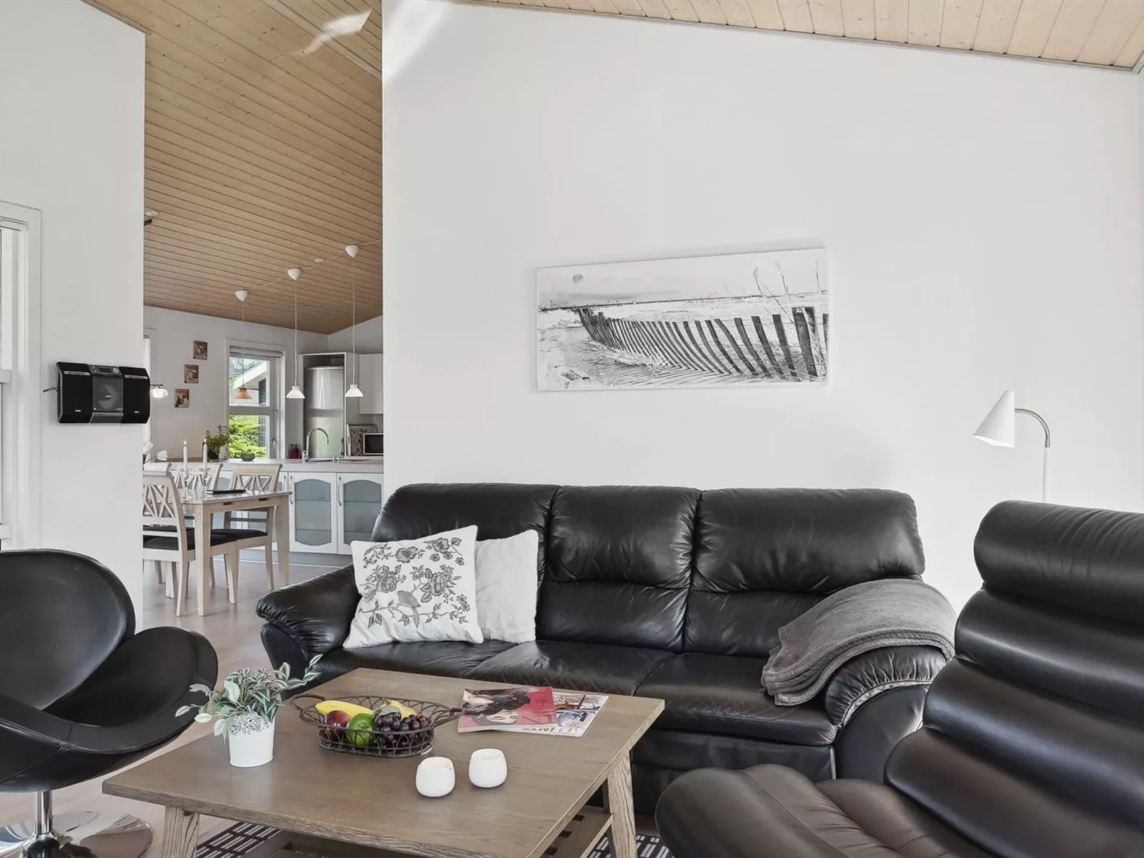 "Bertram" - 1.9km from the sea-Inside