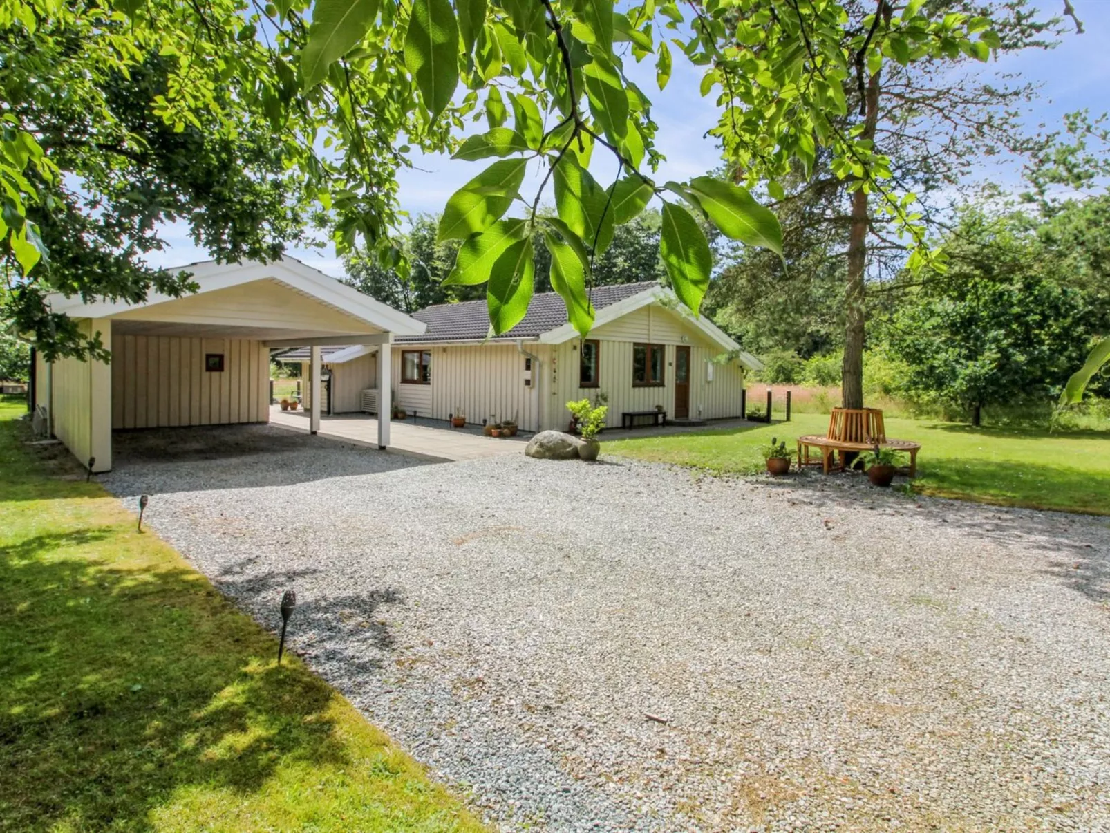 "Arvi" - 30km from the sea-Draußen