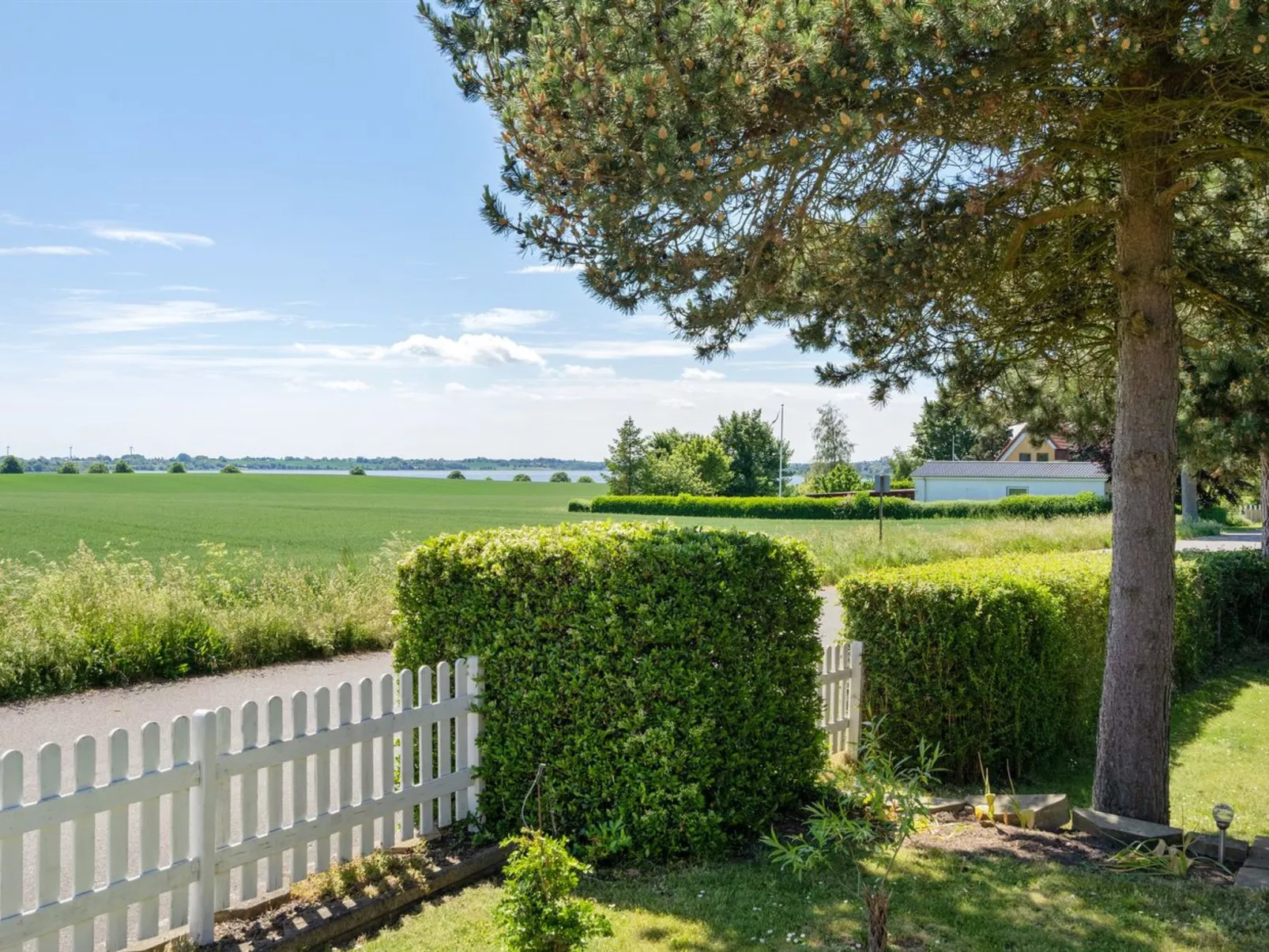 "Slavjanka" - 2km from the sea-Outside