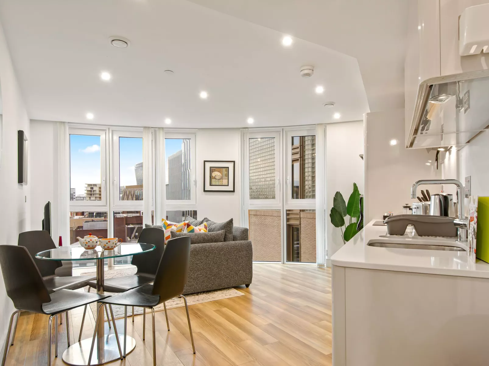 Altitude Point-Drinnen