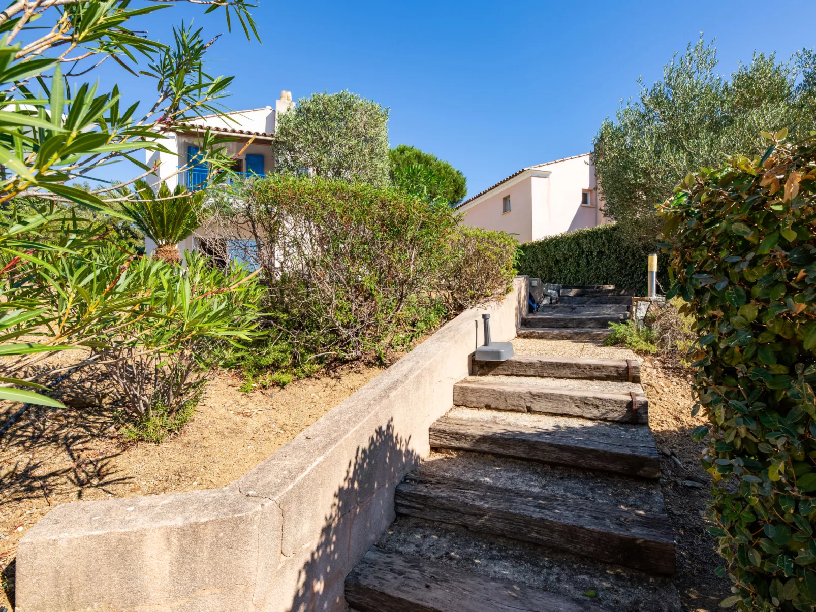 Le Mas d'Esquières 7-Outside