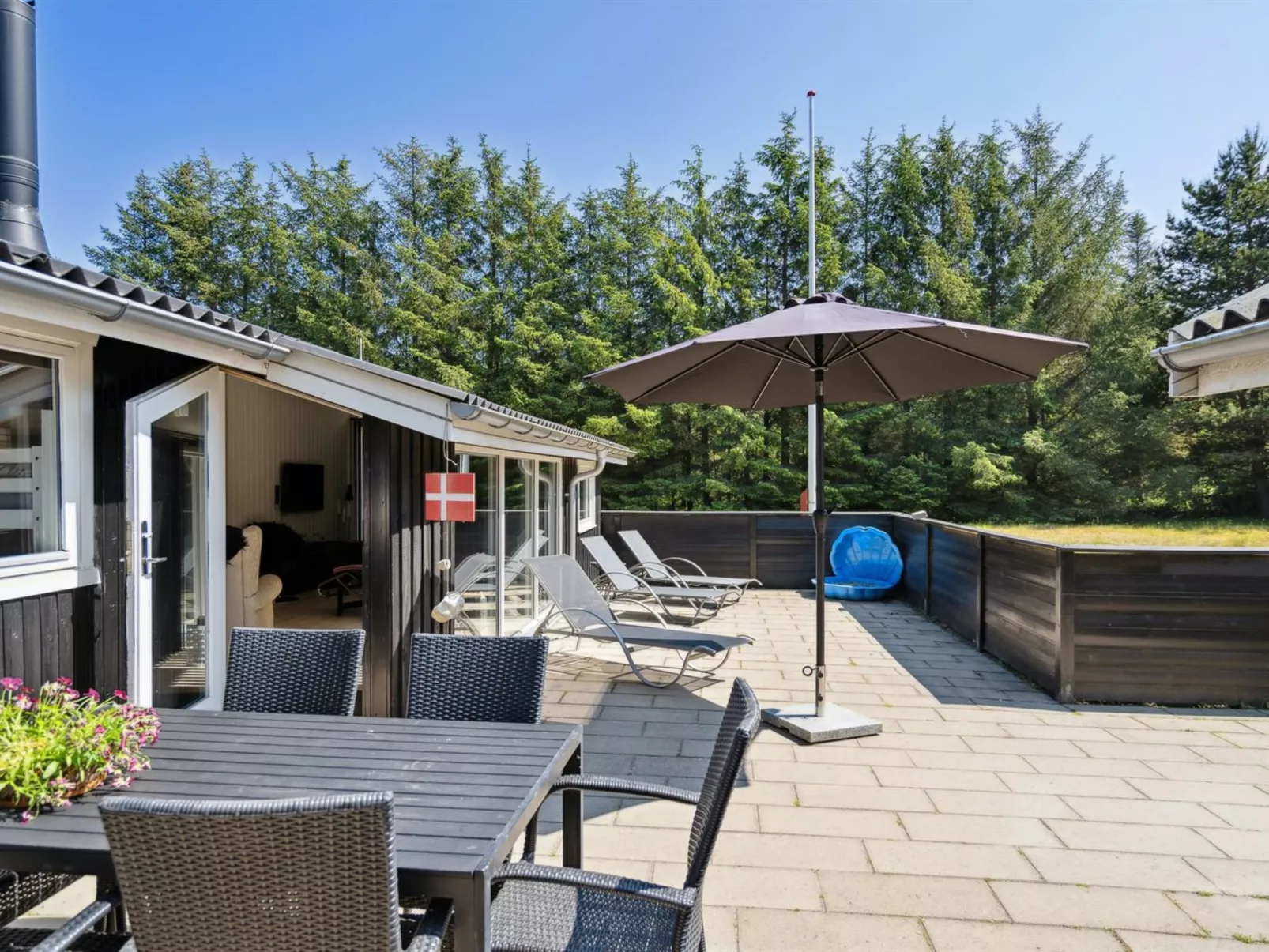 "Ally" - 250m from the sea-Outside