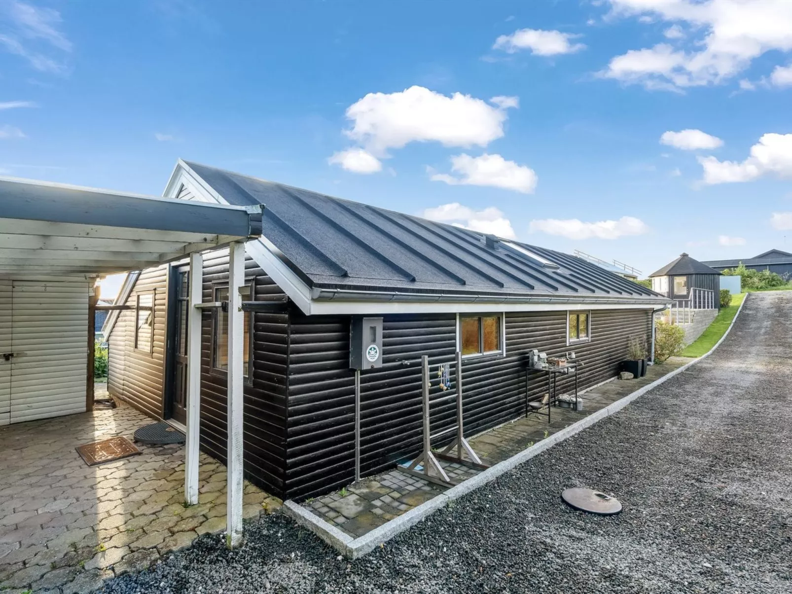 "Aksinja" - 250m to the fjord-Outside