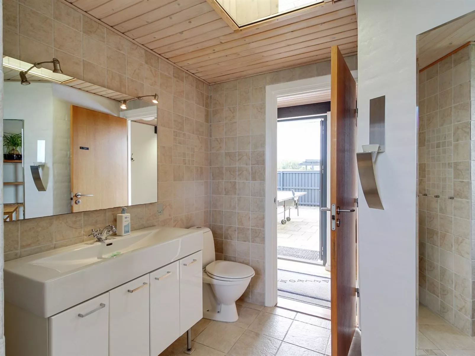 "Kiowa" - 100m from the sea-Dedans