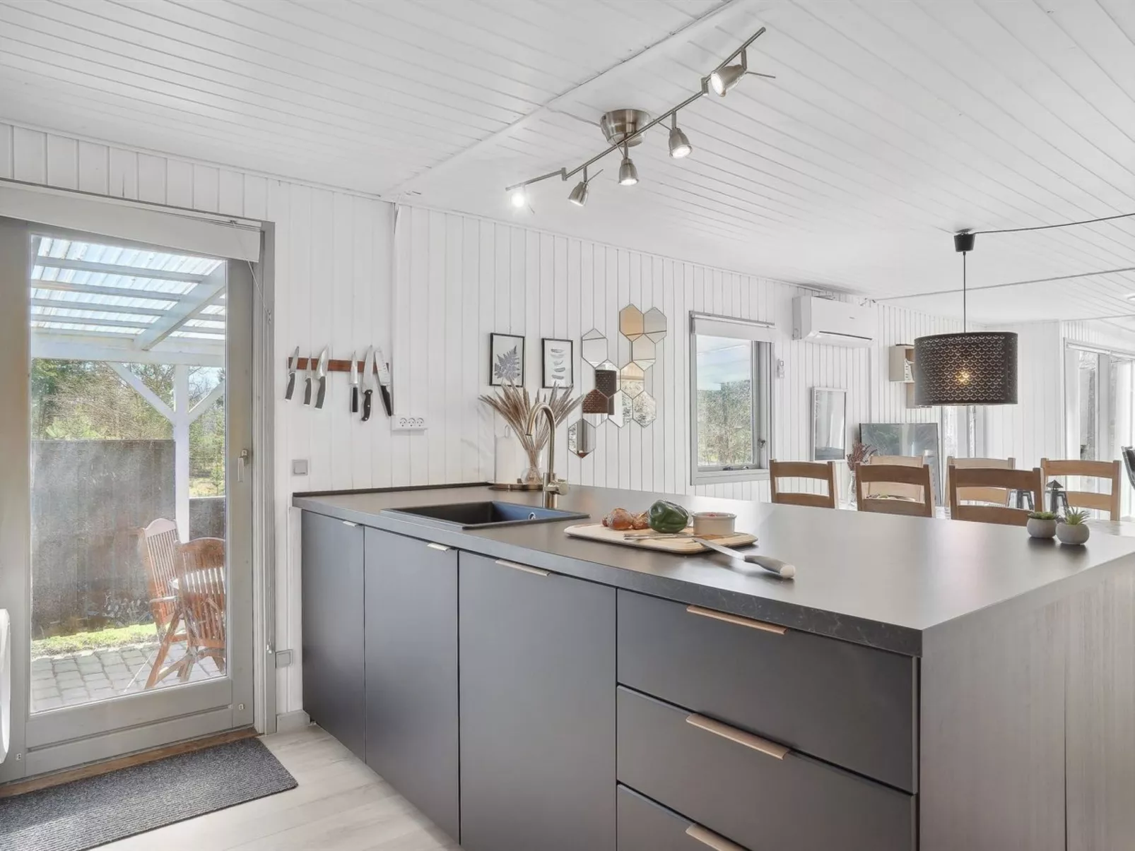 "Tarja" - 150m from the sea-Inside