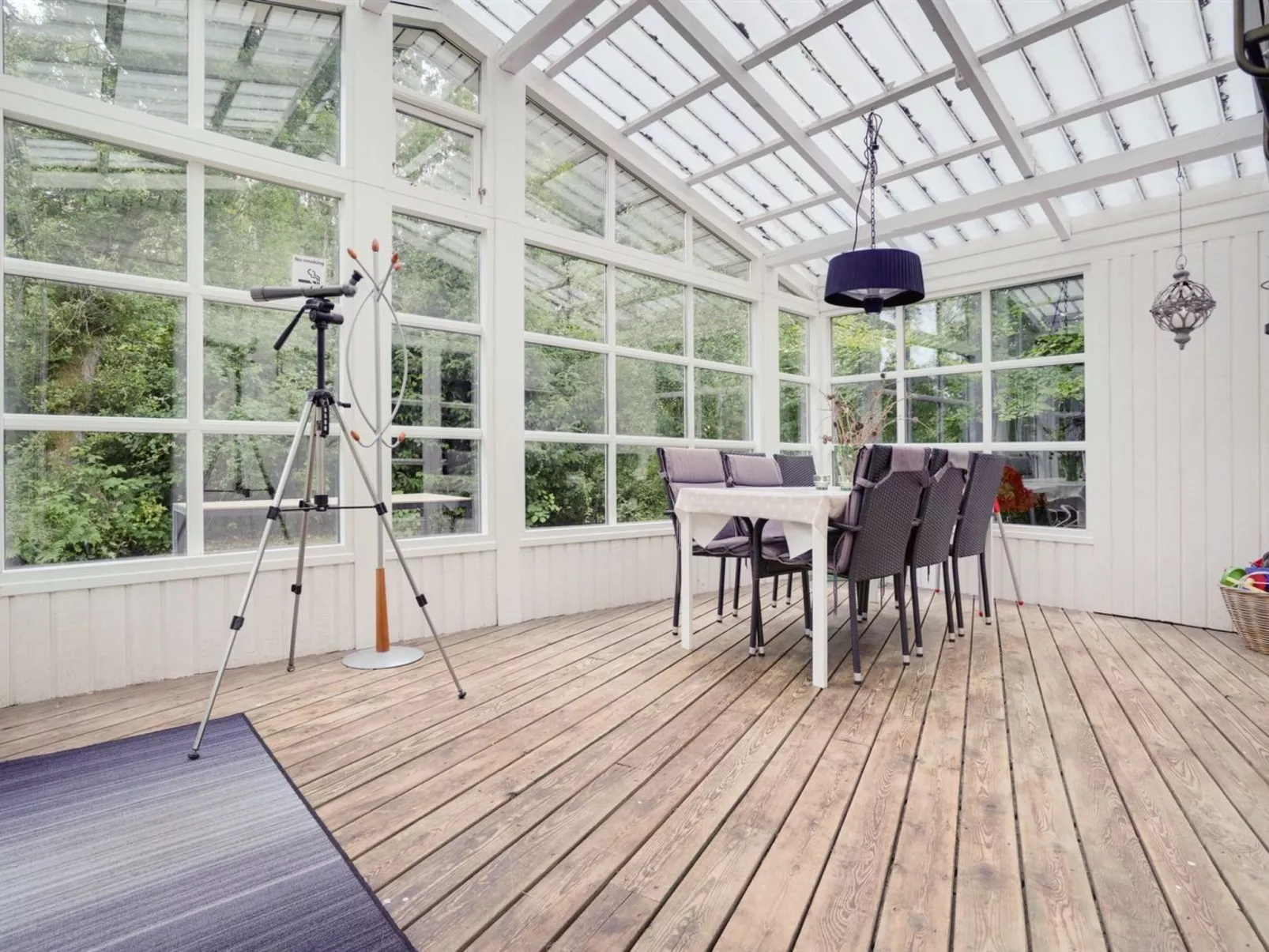 "Gunward" - 1.5km from the sea-Inside