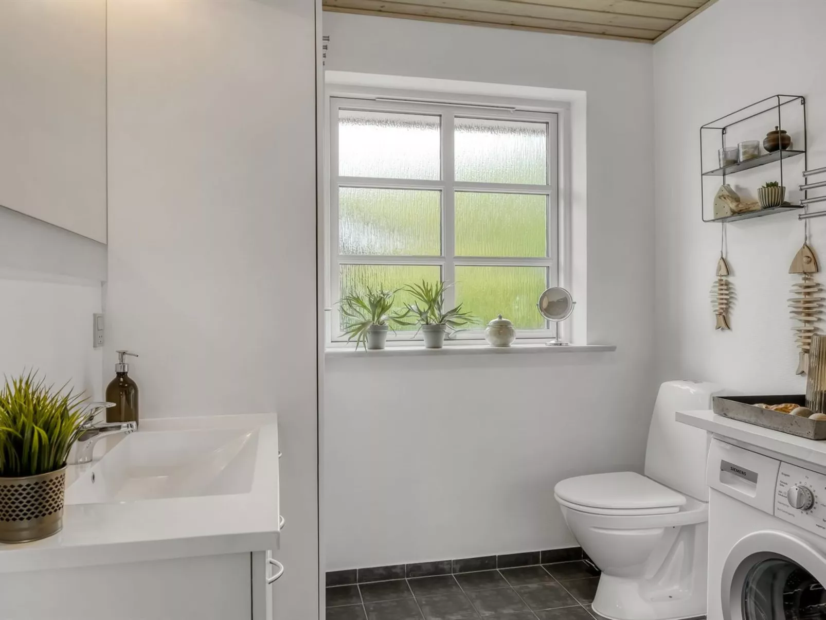 "Christina" - 300m to the fjord-Drinnen