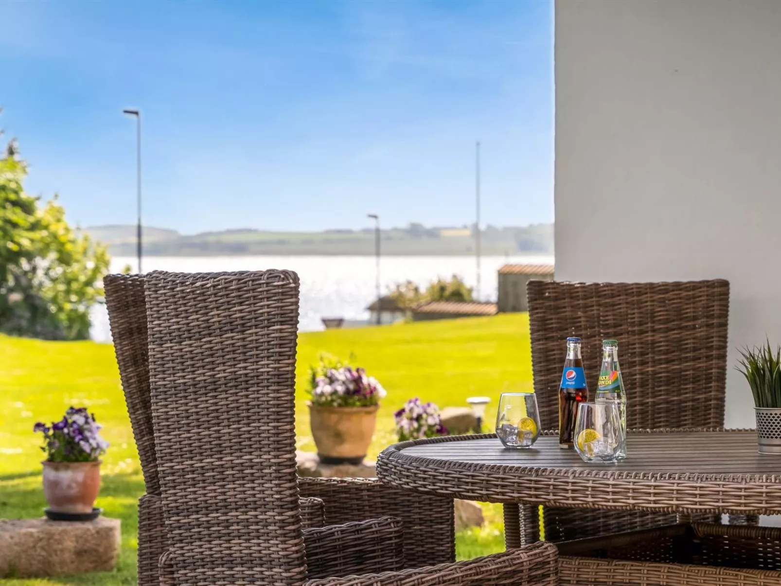 "Kara" - 100m to the fjord-Draußen