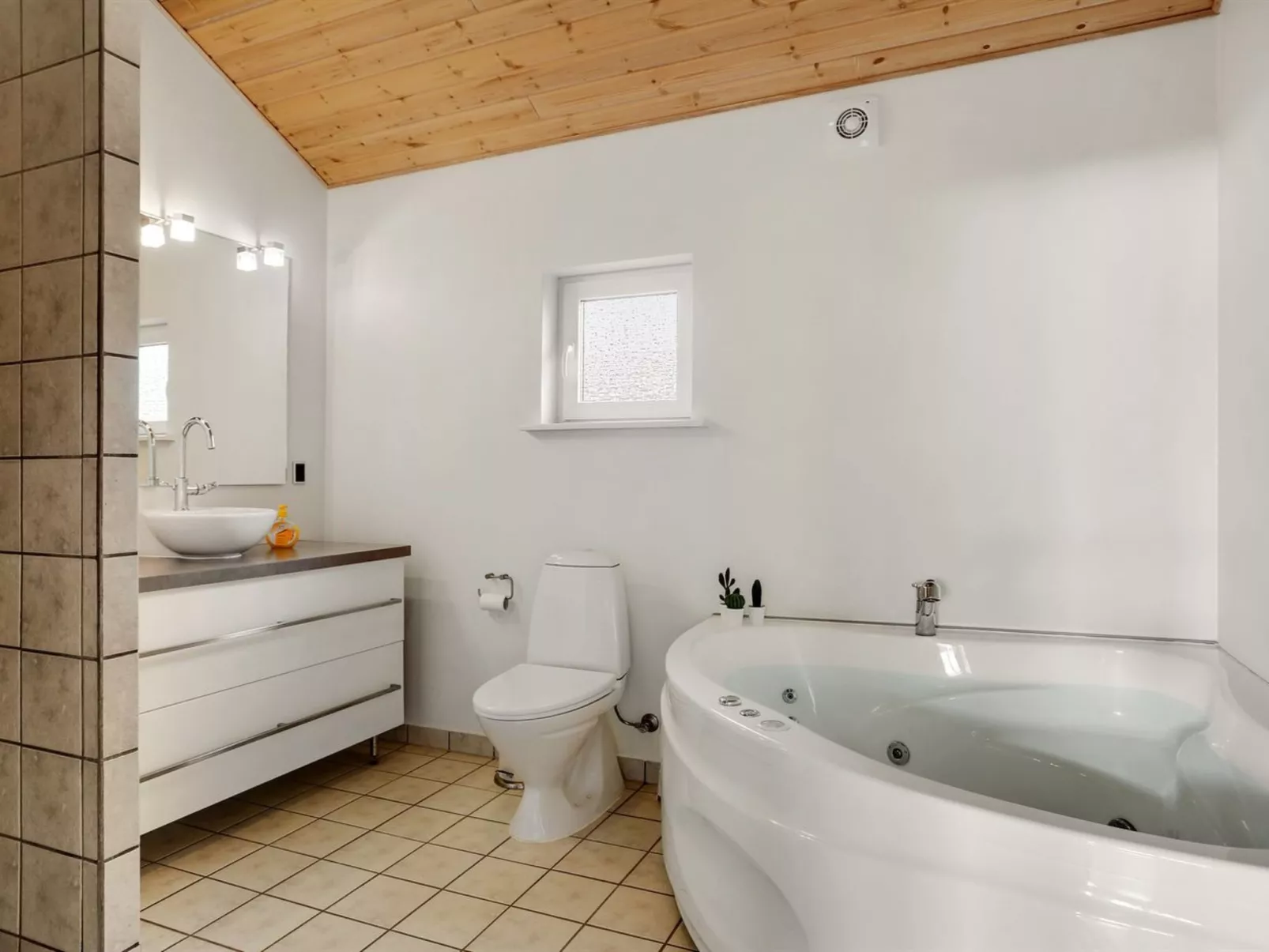 "Lirim" - 50m from the sea-Inside