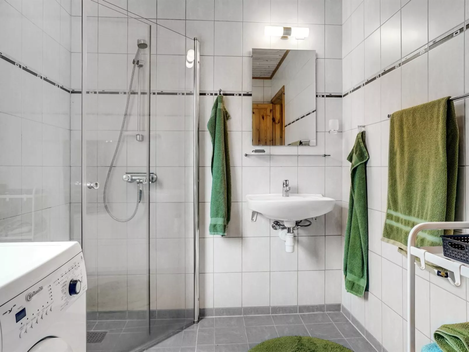 "Goti" - 1km to the fjord-Drinnen