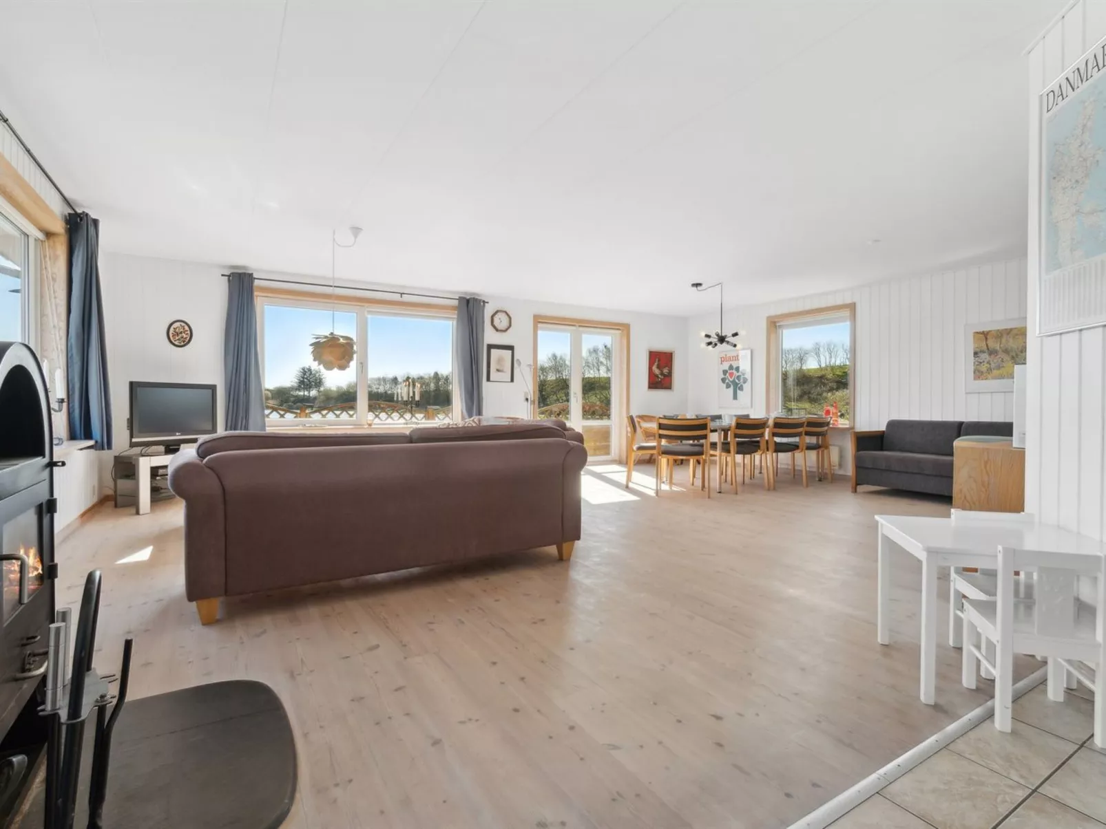 "Alvira" - 8km to the fjord-Inside