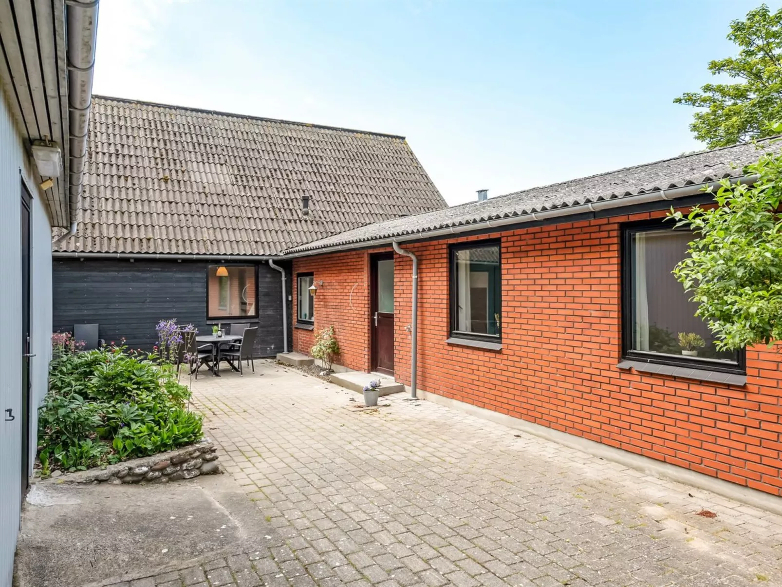 "Emin" - 100m from the sea-Draußen