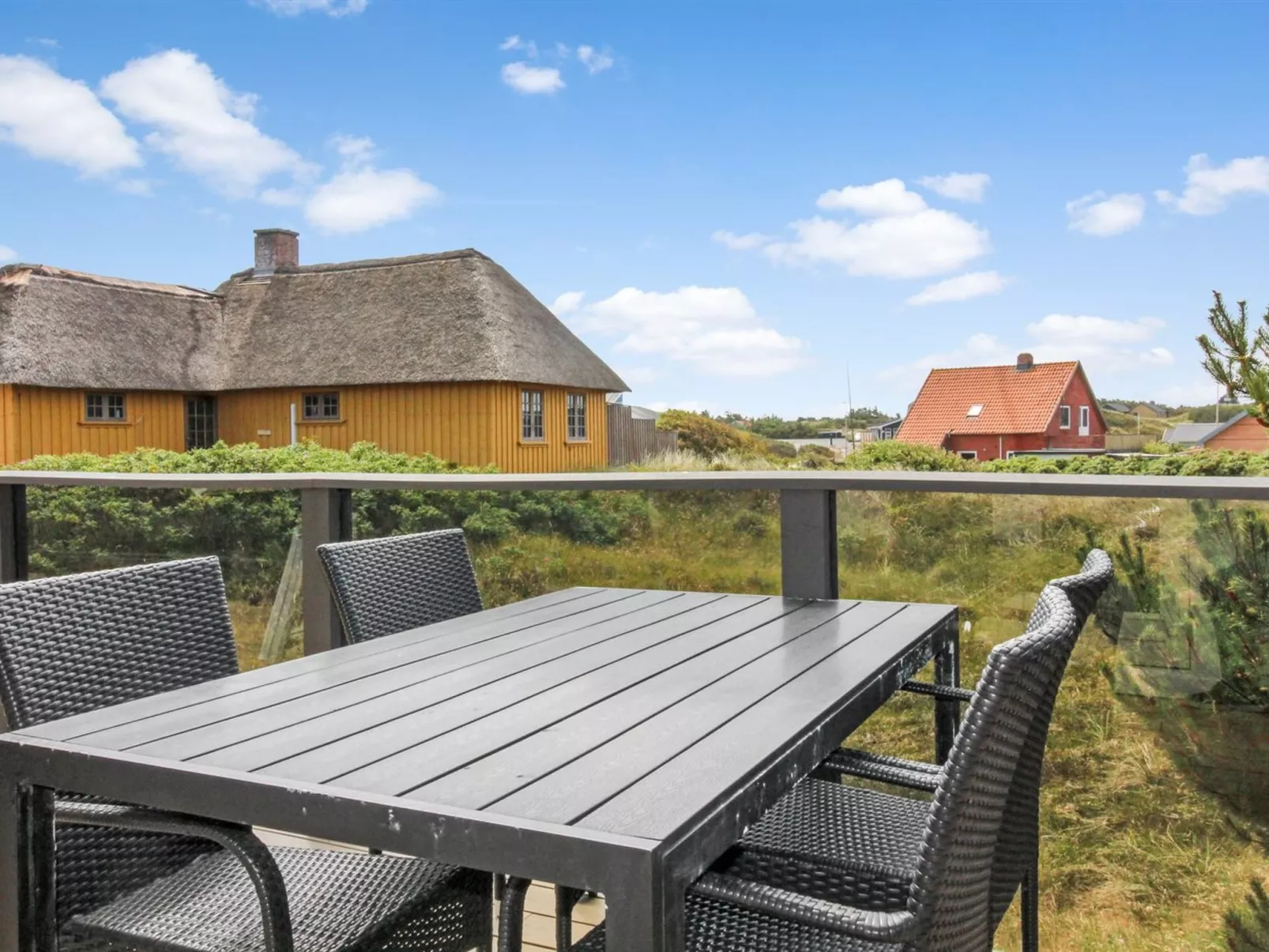 "Josie" - 200m from the sea-Draußen