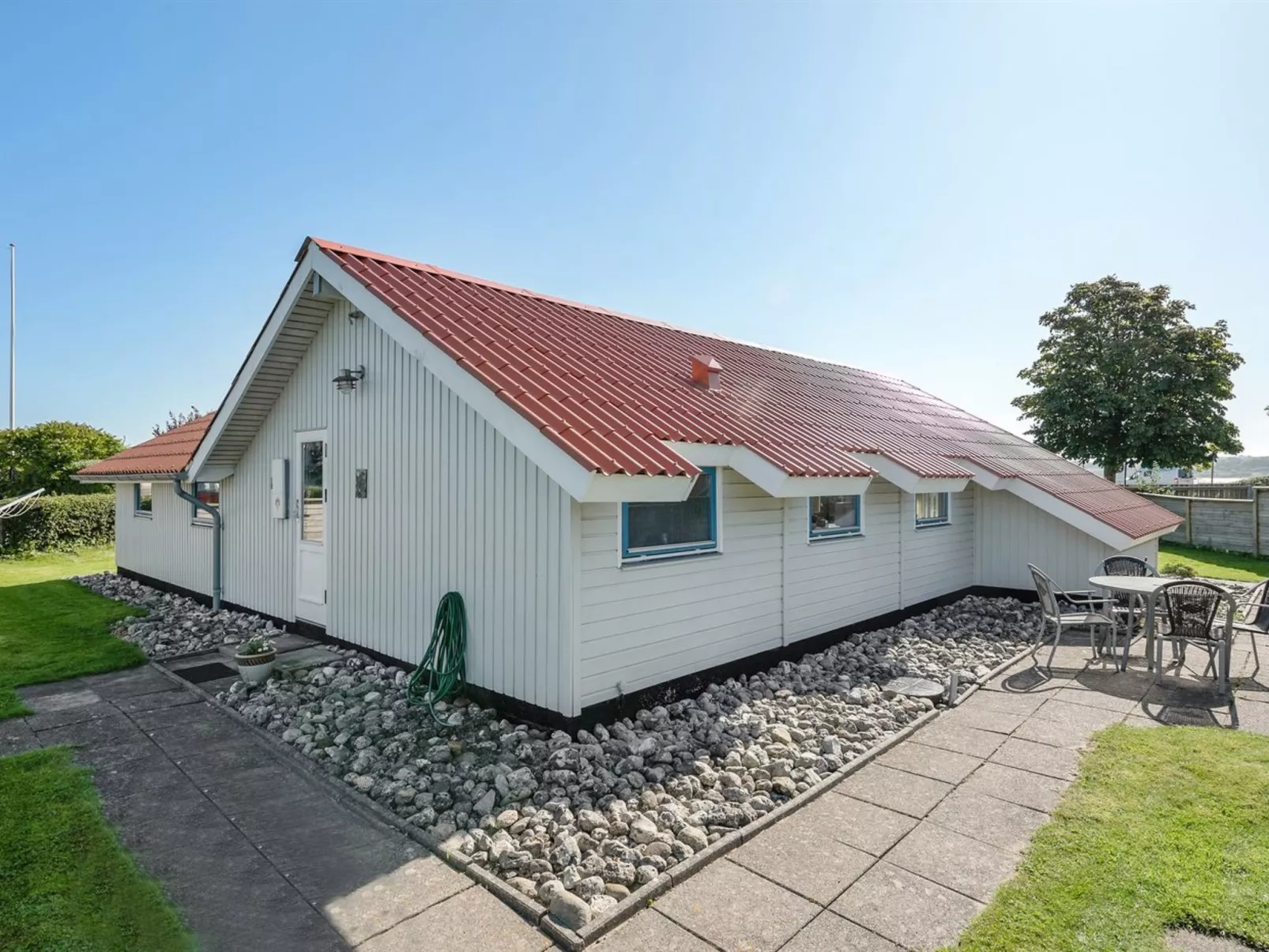 "Katrina" - 50m to the fjord-Outside