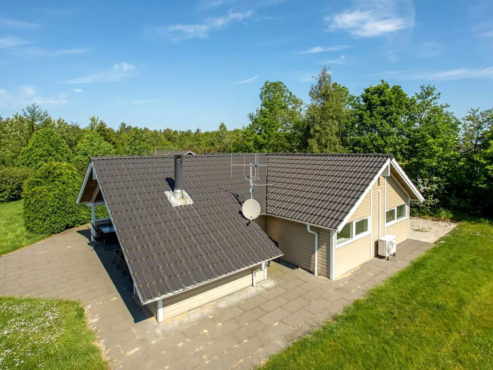 "Isving" - 1.1km to the fjord-Outside