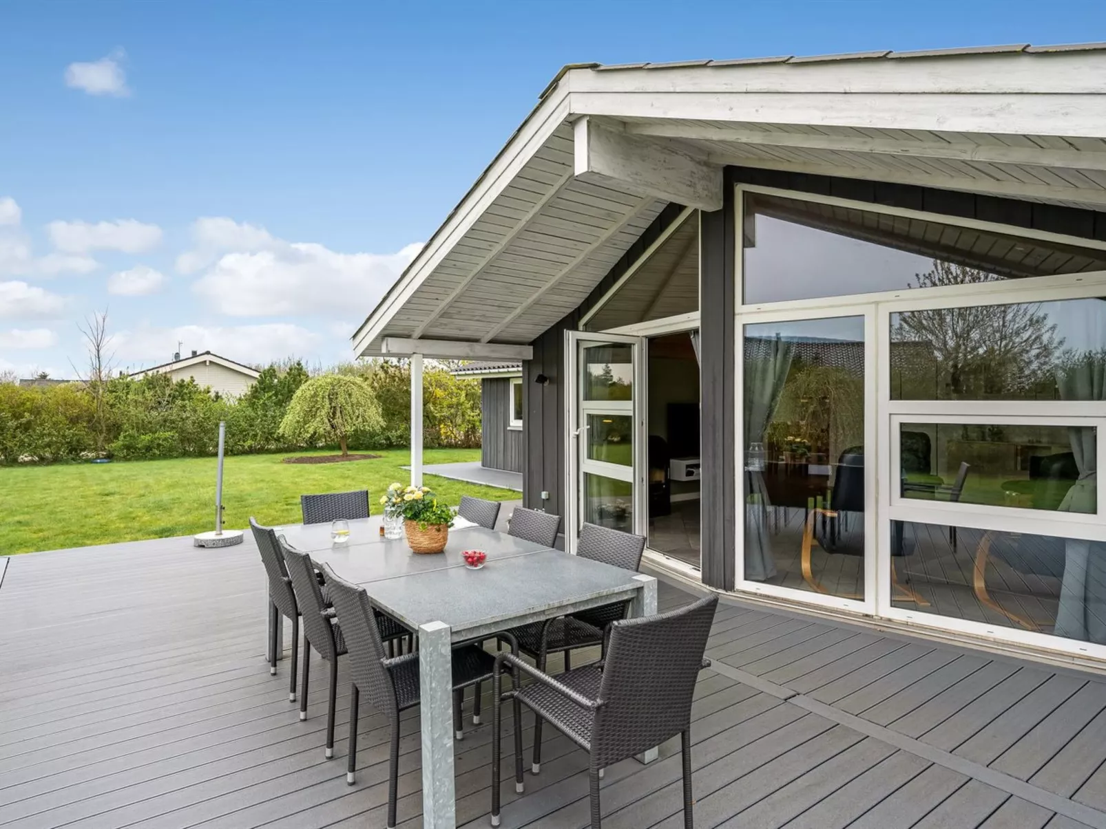 "Ingbritt" - 700m to the fjord-Draußen