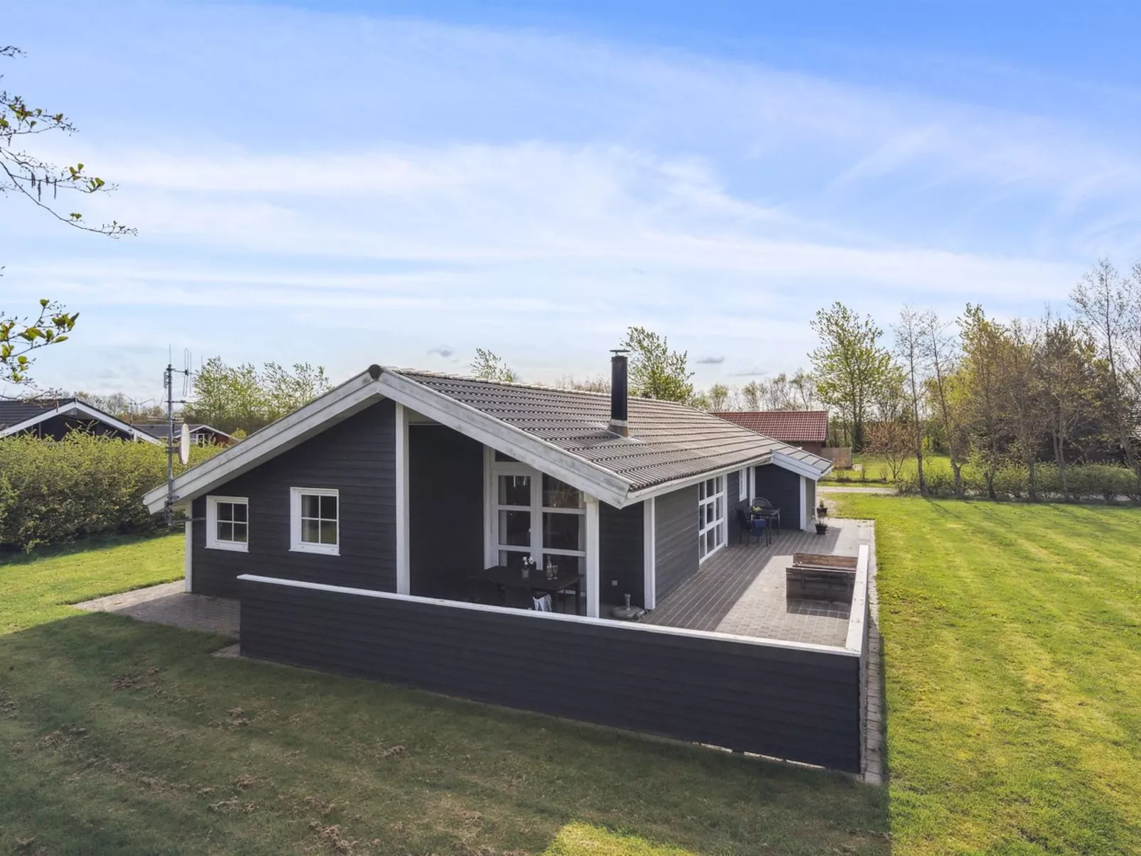 "Tinka" - 1.2km to the fjord-Outside