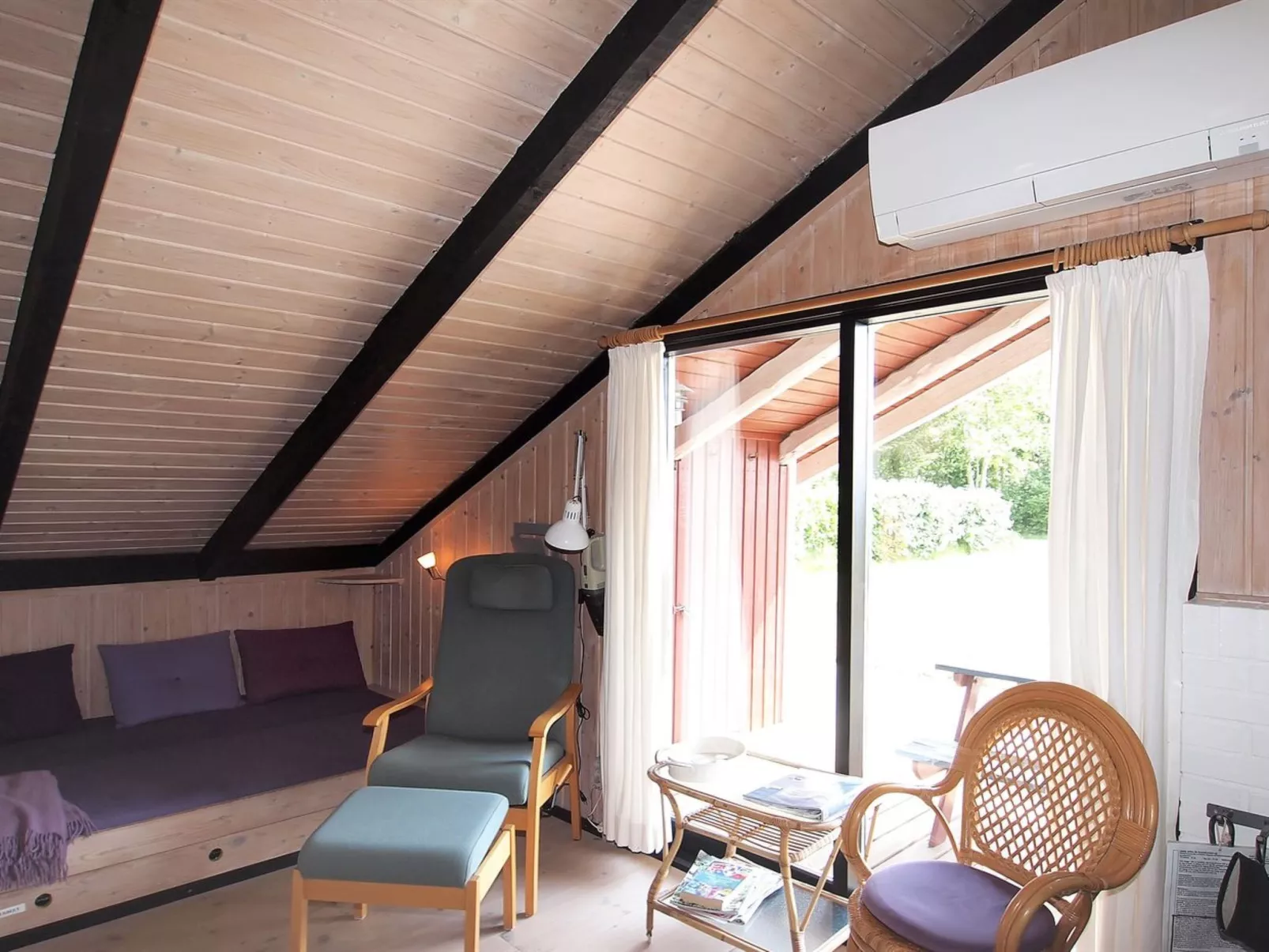 "Throkil" - 450m to the fjord-Drinnen