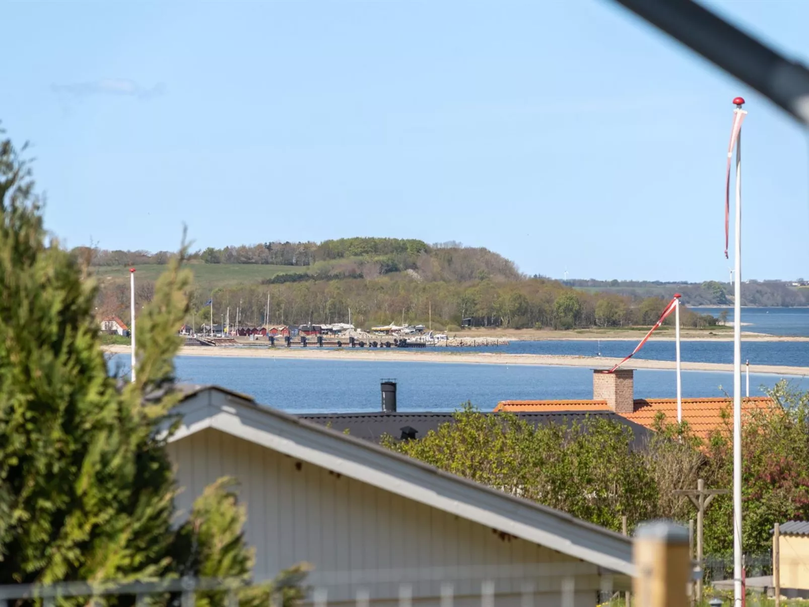 "Vasilij" - 300m to the fjord-Outside