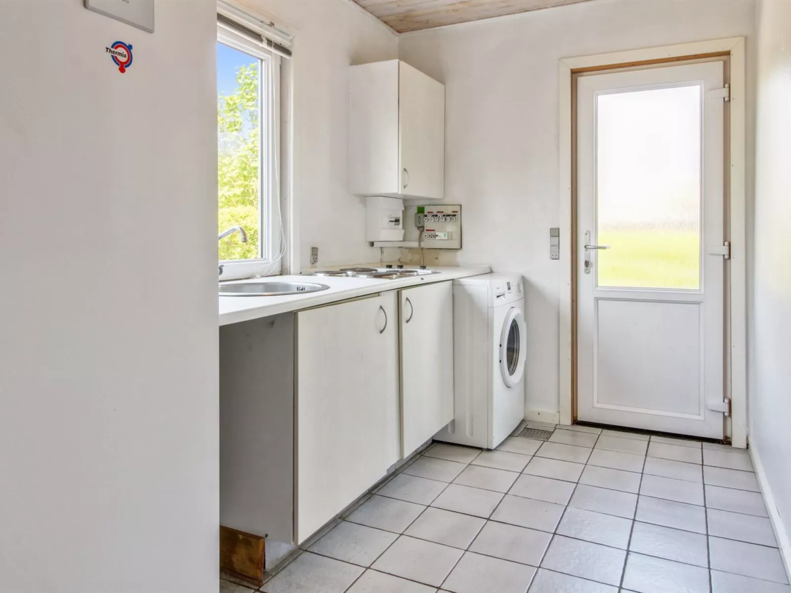 "Aku" - 24km from the sea-Drinnen