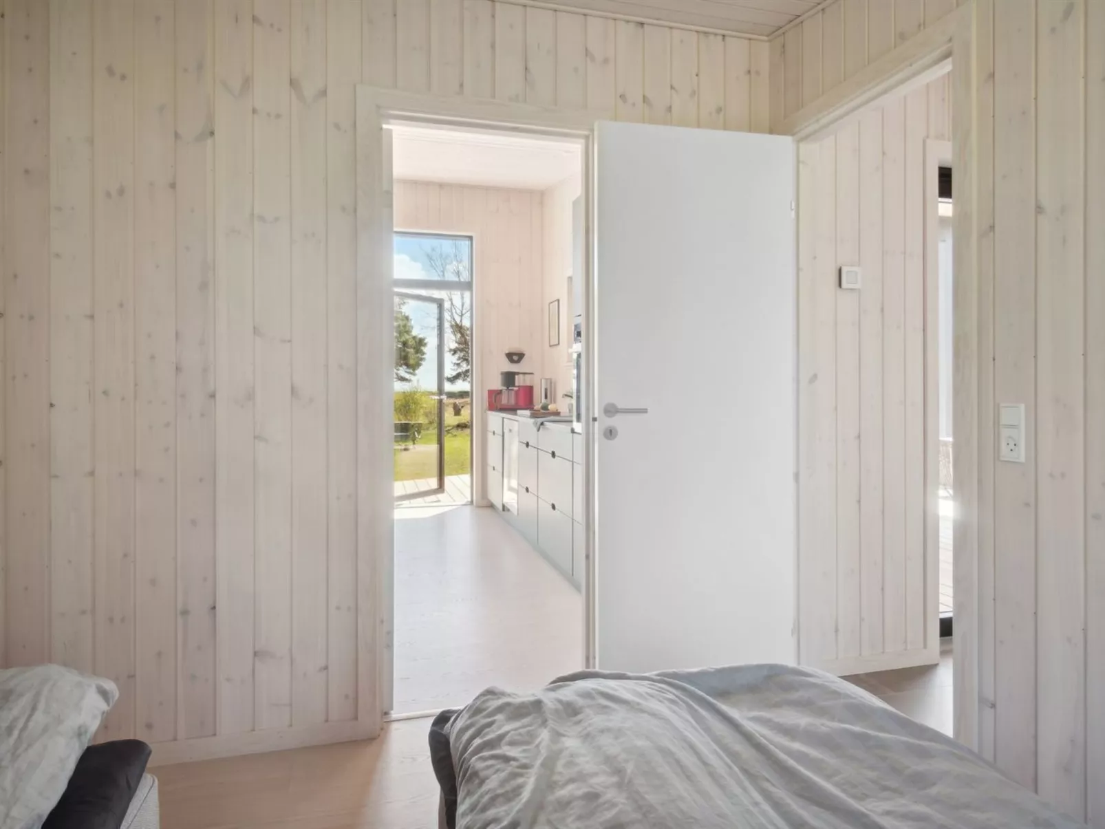 "Toska" - 100m to the fjord-Drinnen