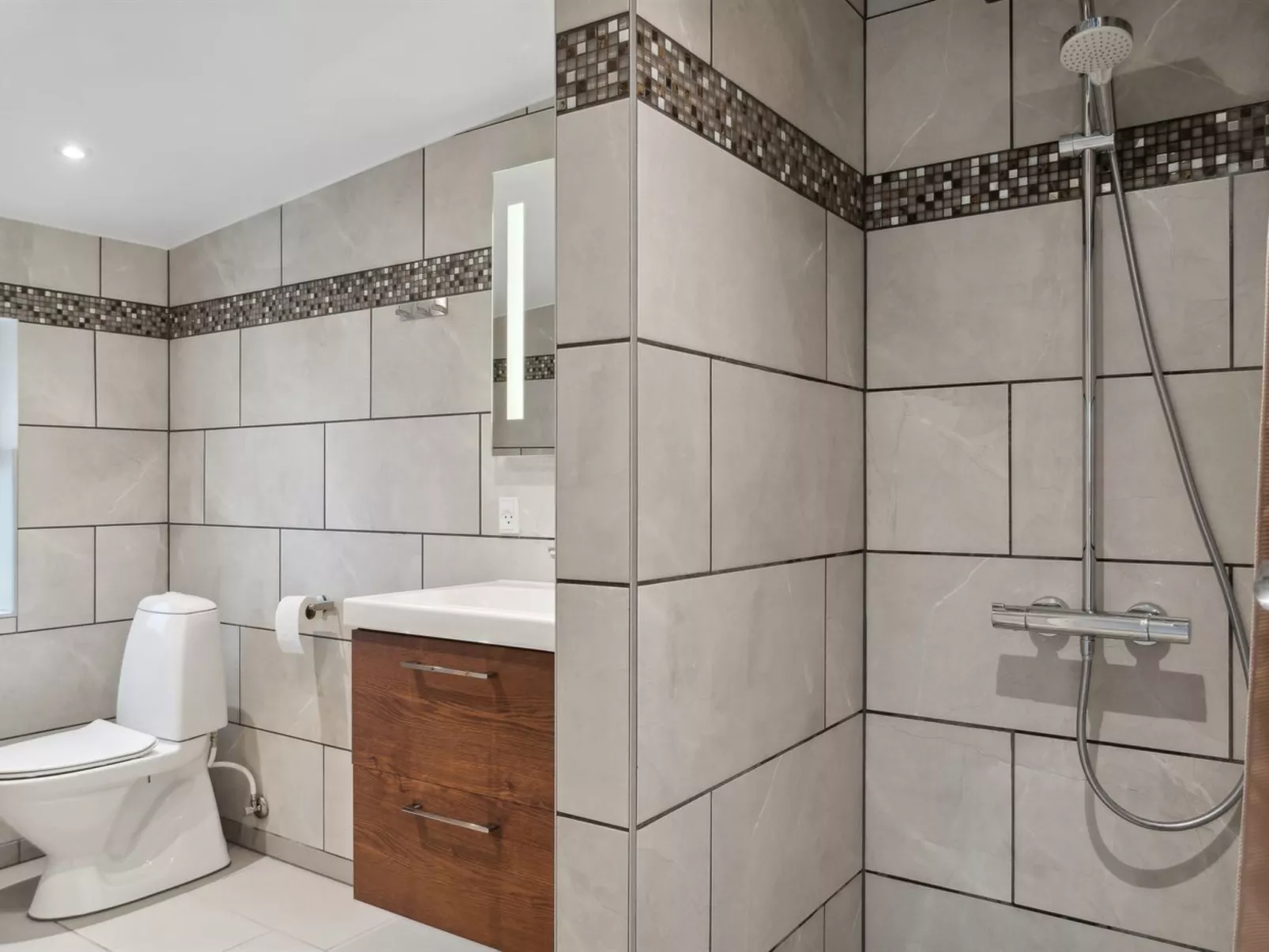 "Bjarka" - 700m from the sea-Dedans