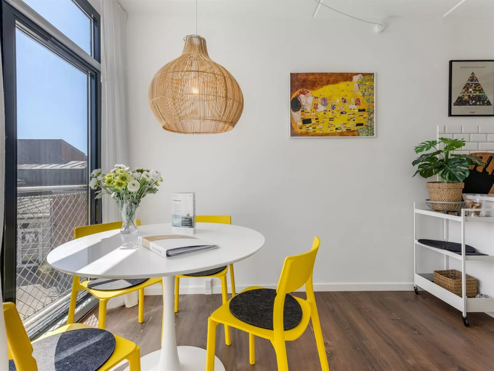 "Naike" - 100m from the sea-Dedans