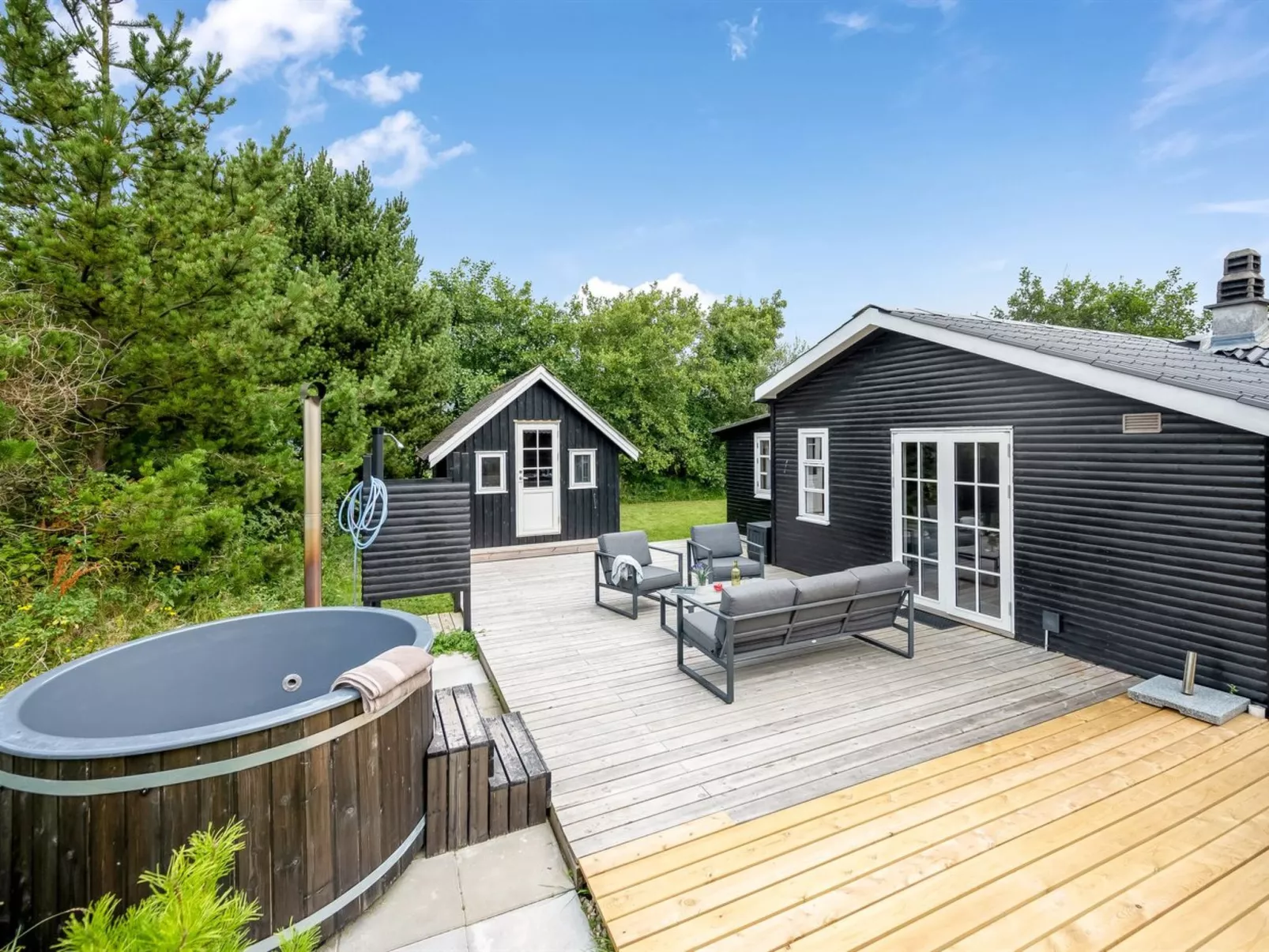 "Ljuba" - 700m from the sea-Outside