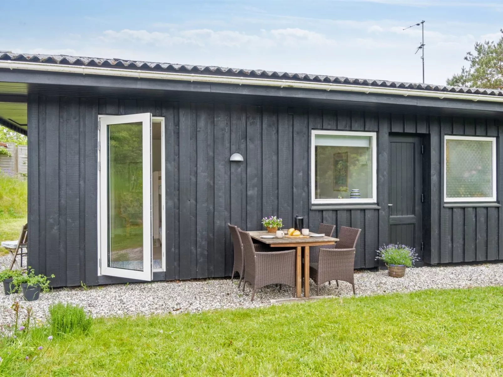 "Lenaya" - 1km from the sea-Outside