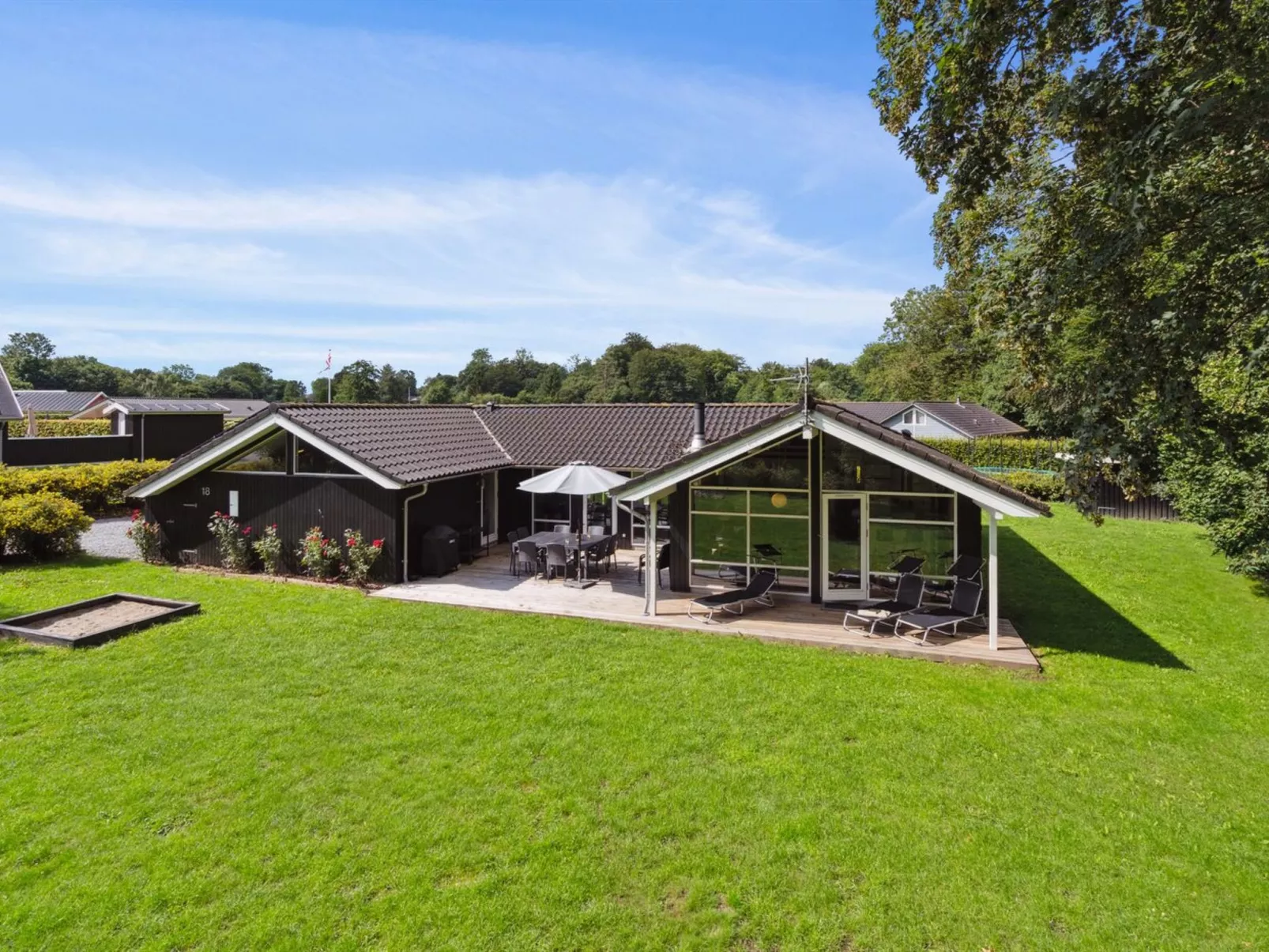 "Edin" - 150m from the sea-Outside