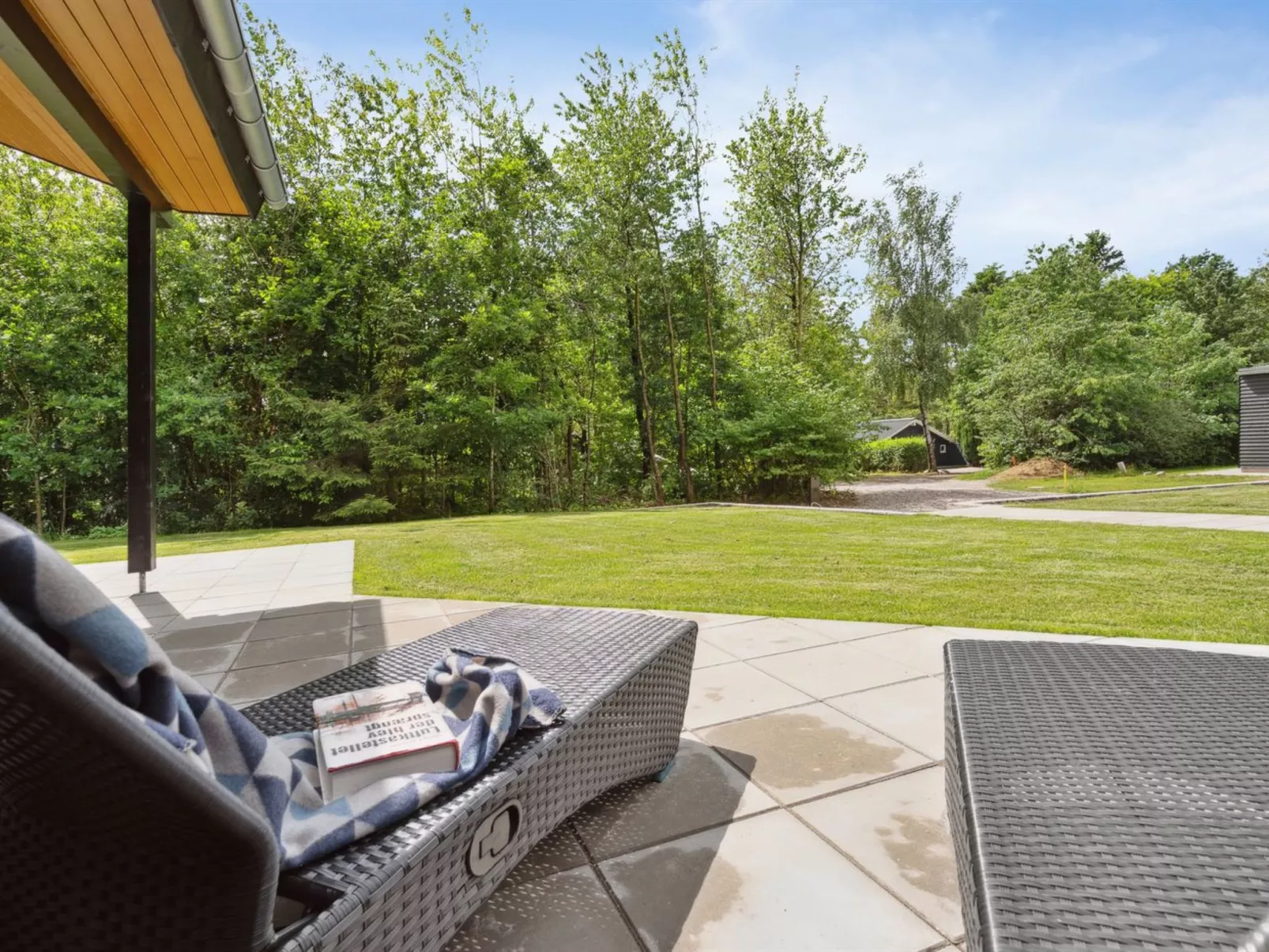 "Robert" - 30km from the sea-Outside