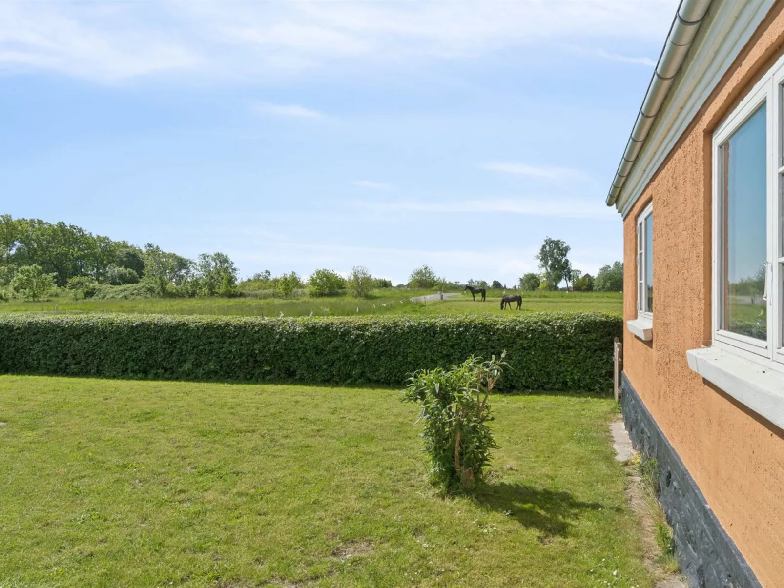 "Adrienne" - 6.4km from the sea-Outside