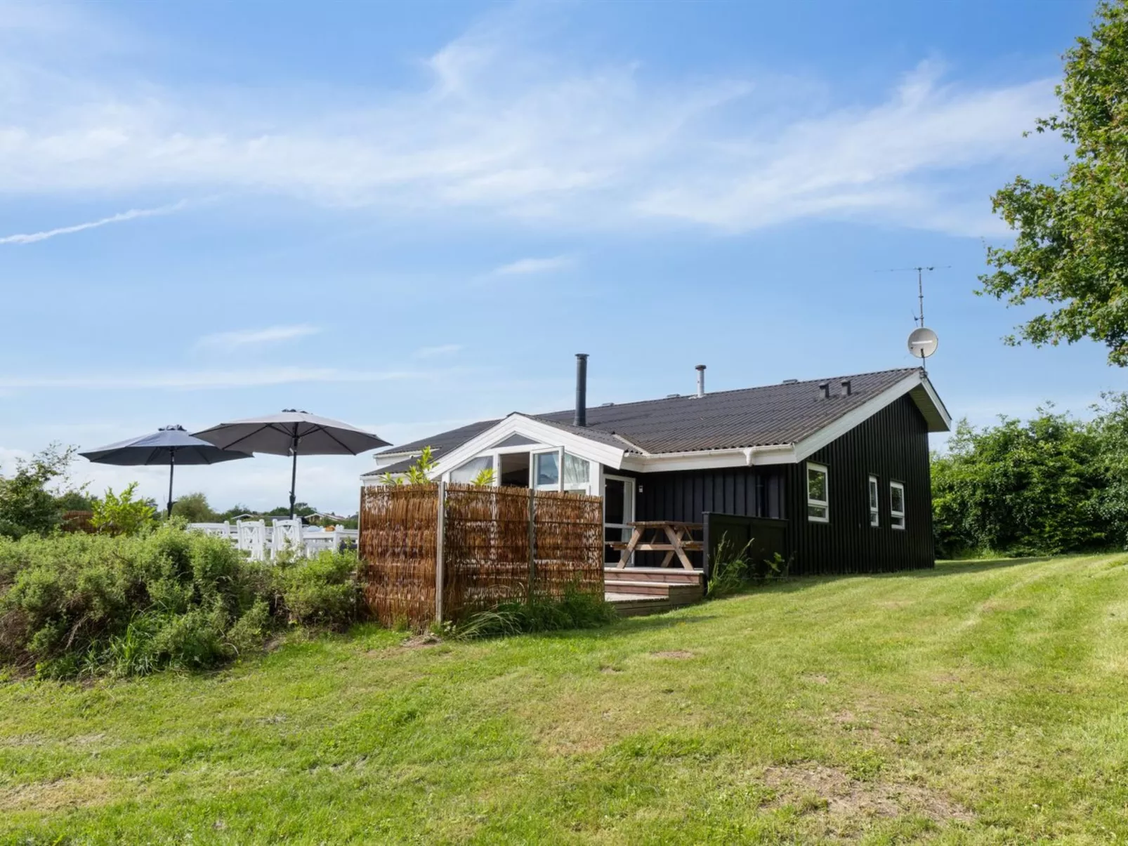 "Katharine" - 175m from the sea-Dehors