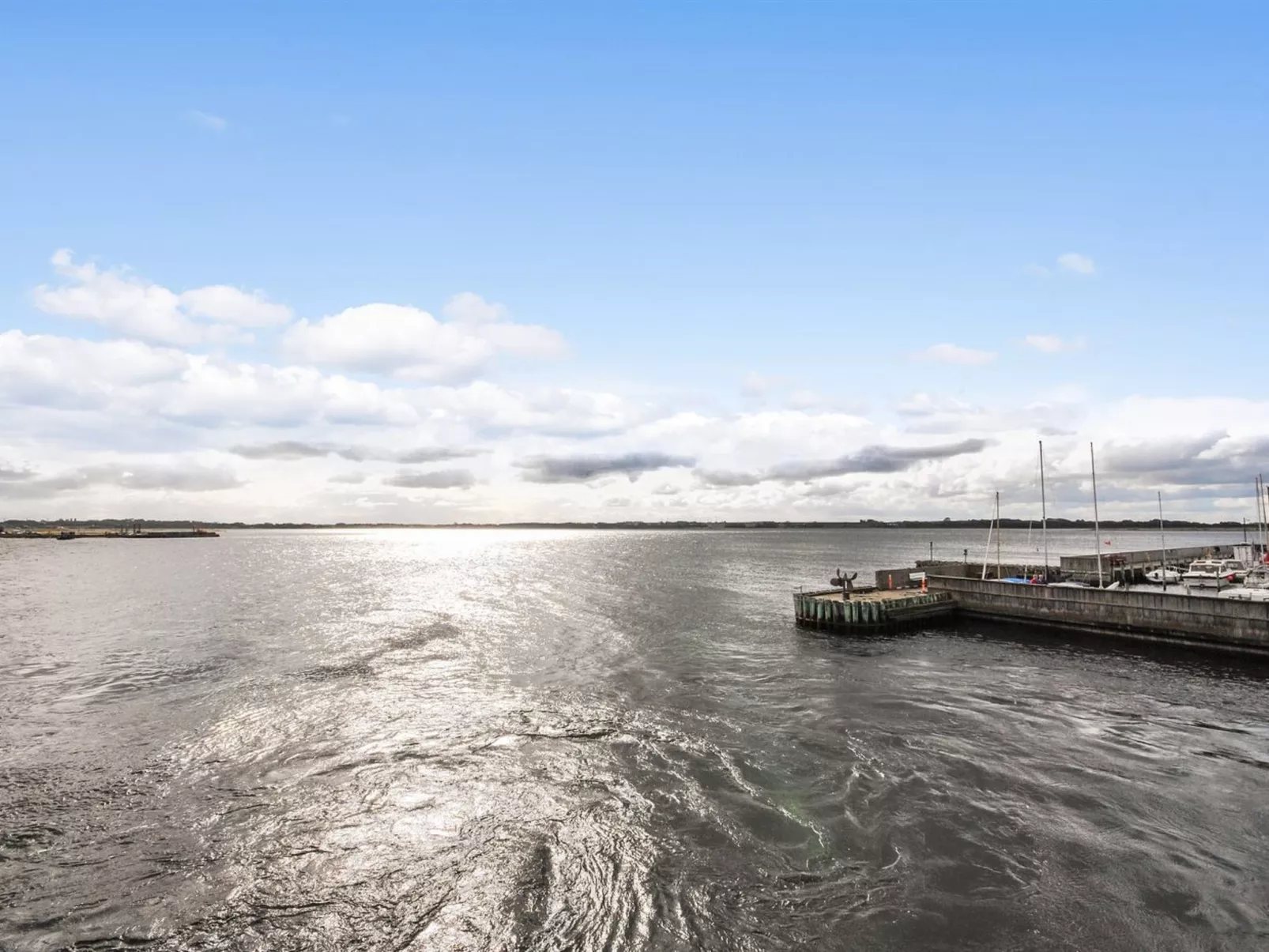 "Mirja" - 50m to the fjord-Draußen