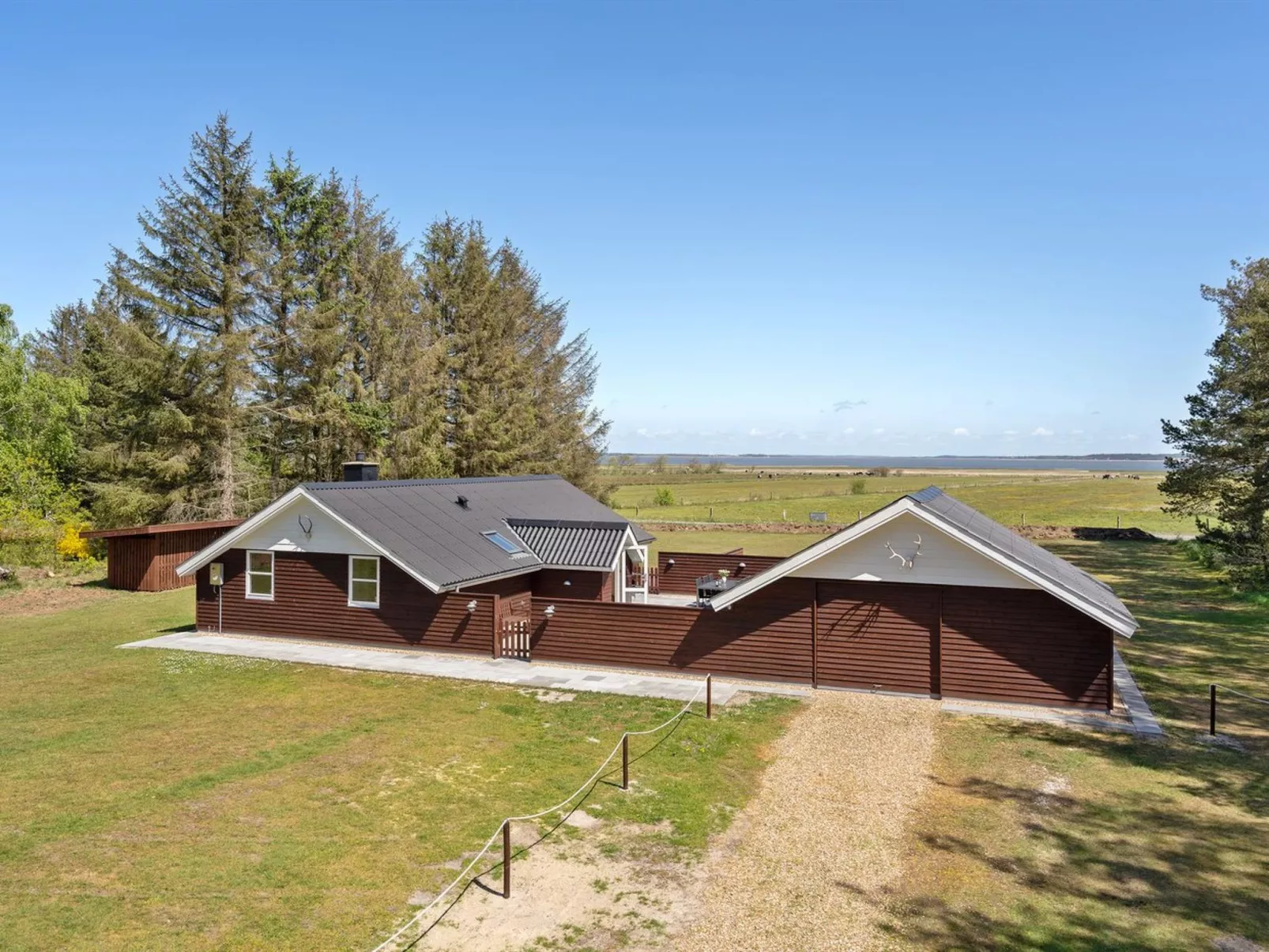 "Saila" - 500m to the fjord-Outside