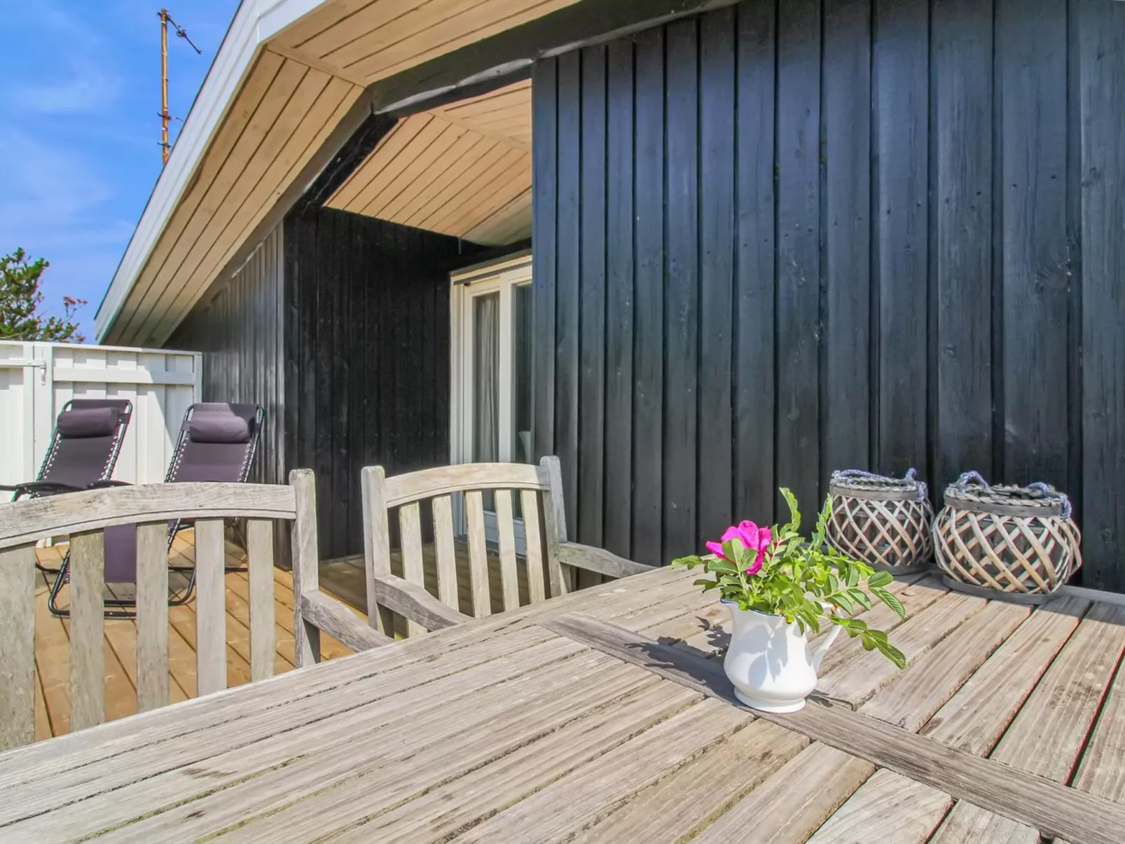 "Scarlett" - 300m from the sea-Outside