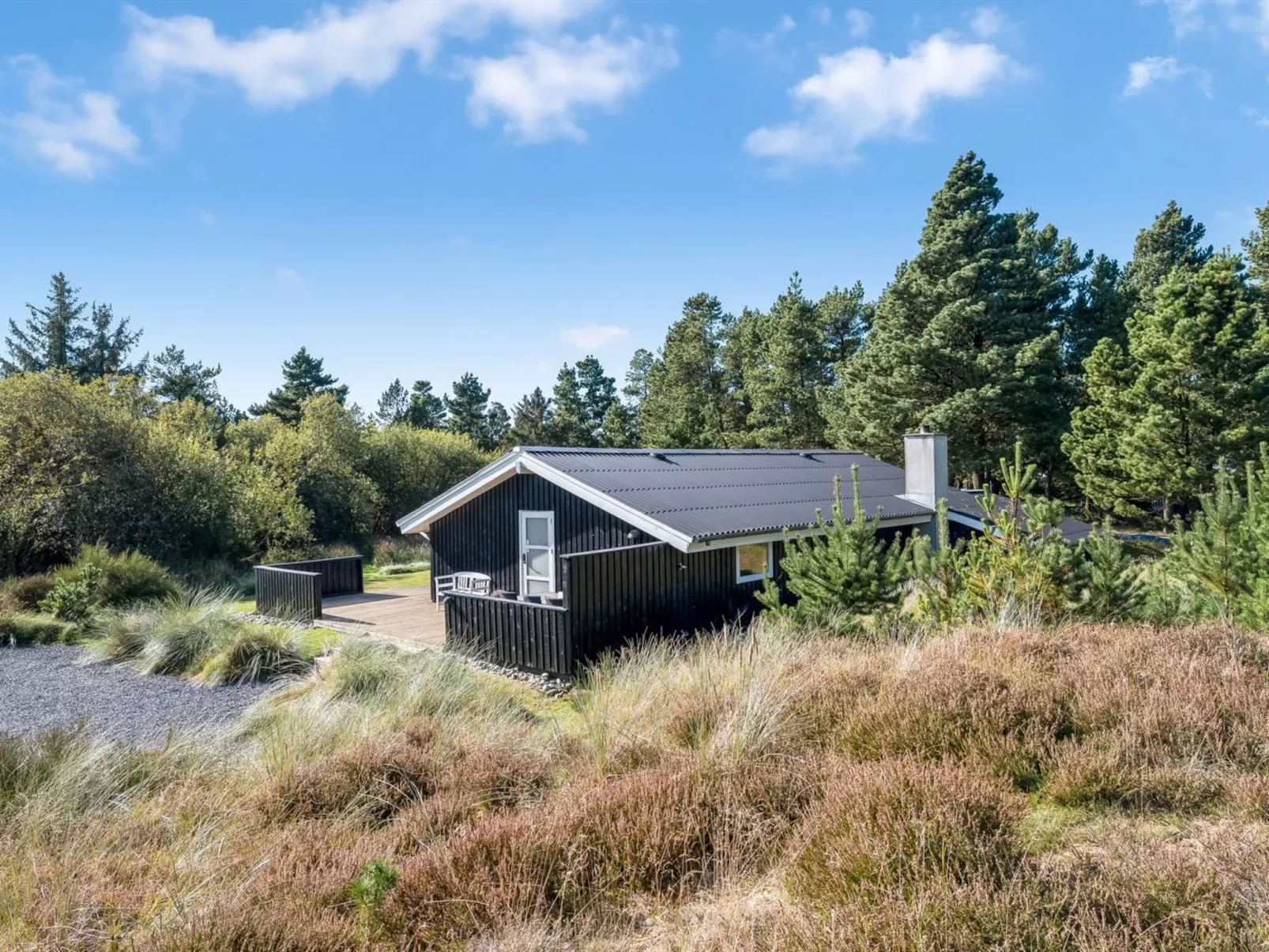 "Eirik" - 2.5km from the sea-Outside